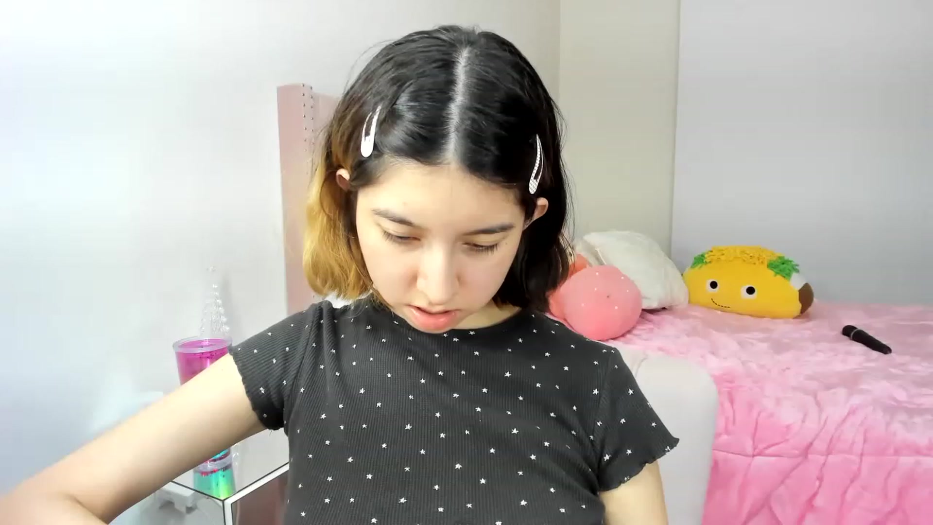 Gallery image thumbnail from Cherrycute666's myfreecams stream on, 11/27/2022, 10:15 image 12 of 20