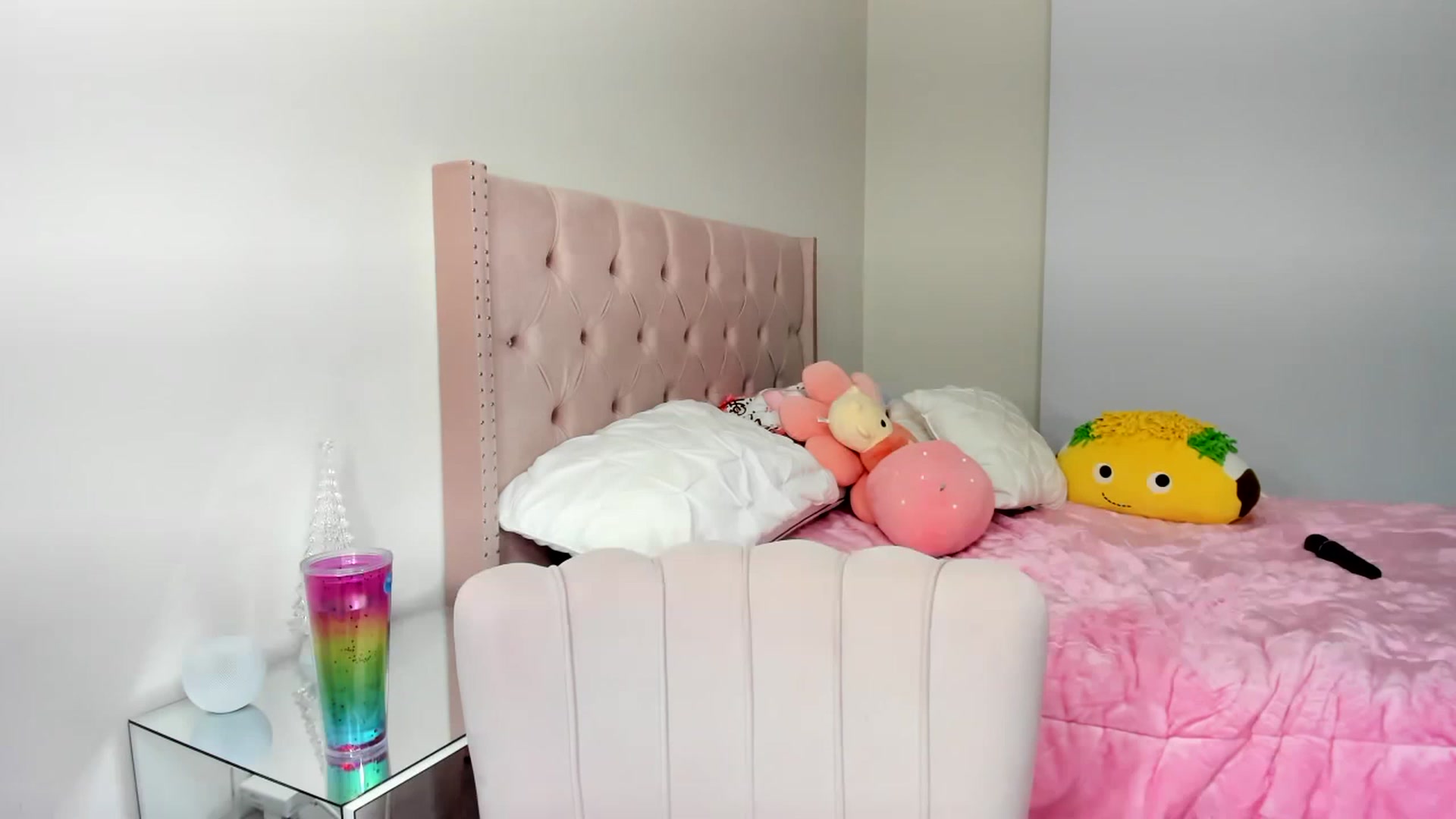 Gallery image thumbnail from Cherrycute666's myfreecams stream on, 11/27/2022, 10:15 image 16 of 20