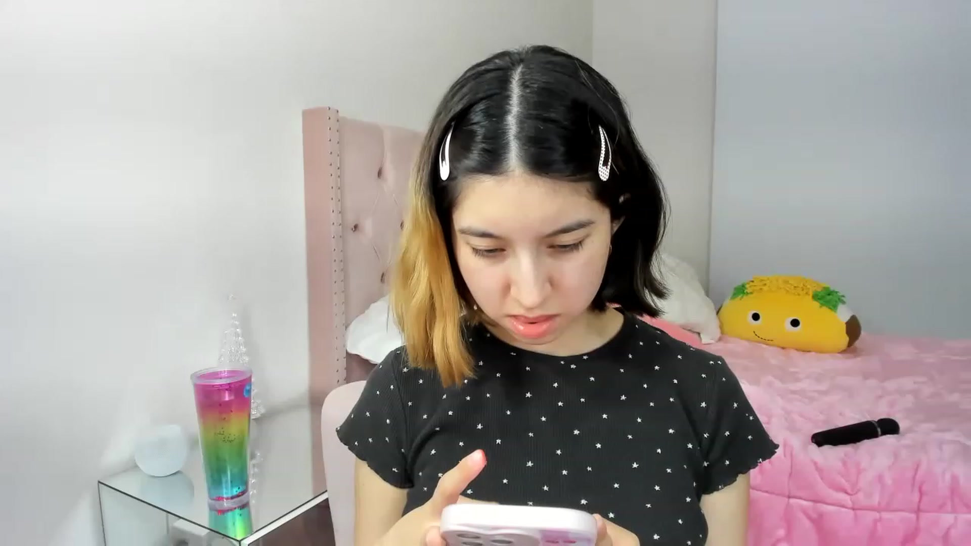 Gallery image thumbnail from Cherrycute666's myfreecams stream on, 11/27/2022, 10:15 image 8 of 20
