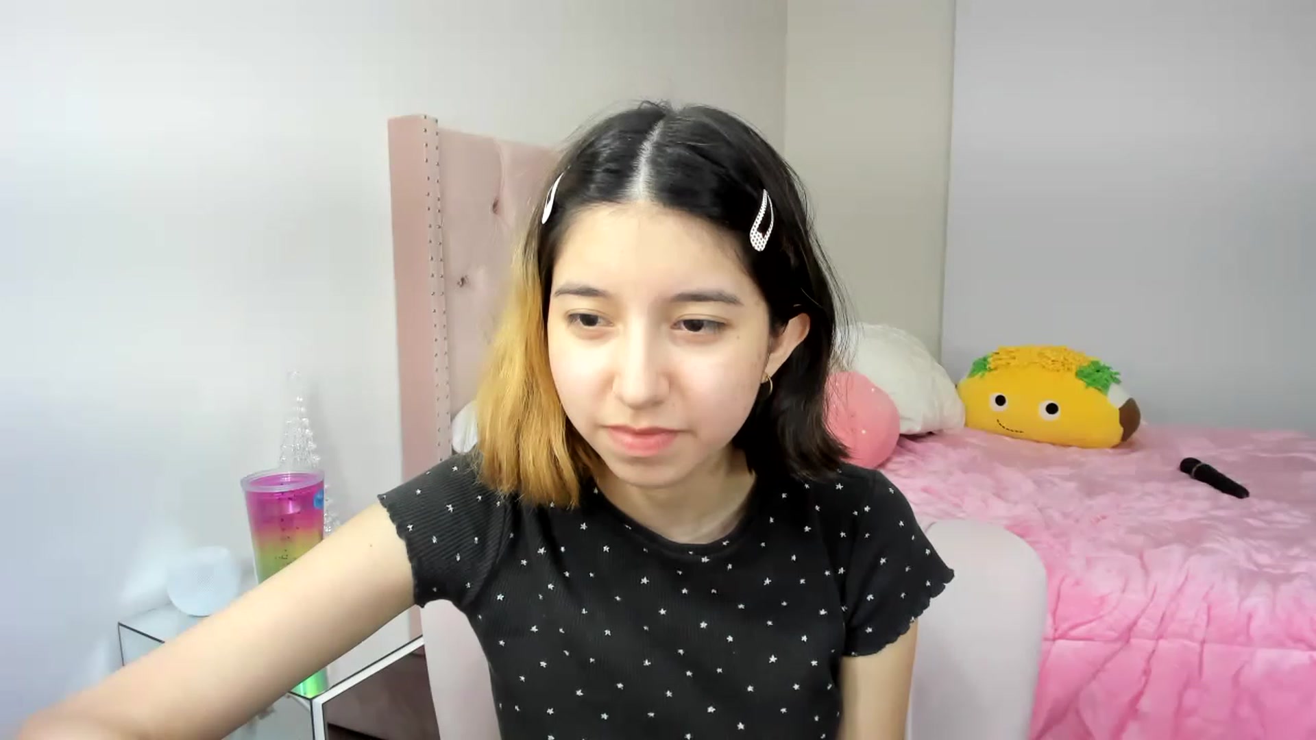 Gallery image thumbnail from Cherrycute666's myfreecams stream on, 11/27/2022, 10:15 image 13 of 20