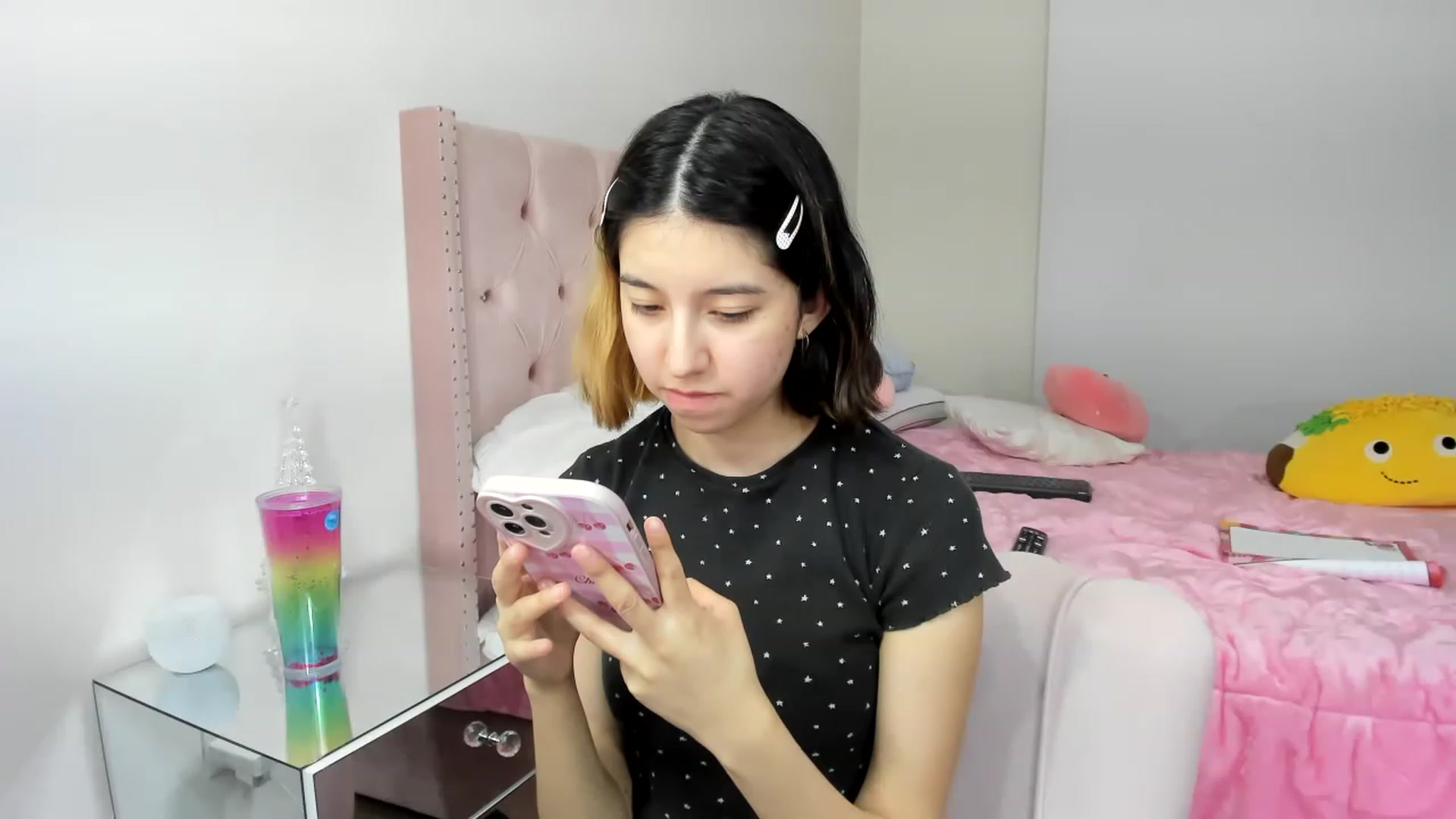 Gallery image thumbnail from Cherrycute666's myfreecams stream on, 11/27/2022, 14:11 image 5 of 20