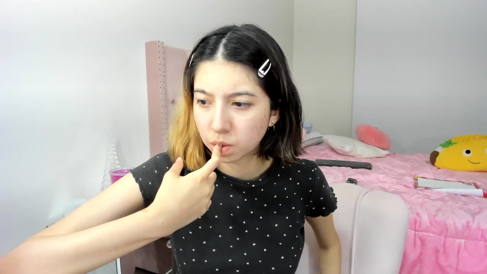 Gallery image thumbnail from Cherrycute666's myfreecams stream on, 11/27/2022, 14:11 image 13 of 20