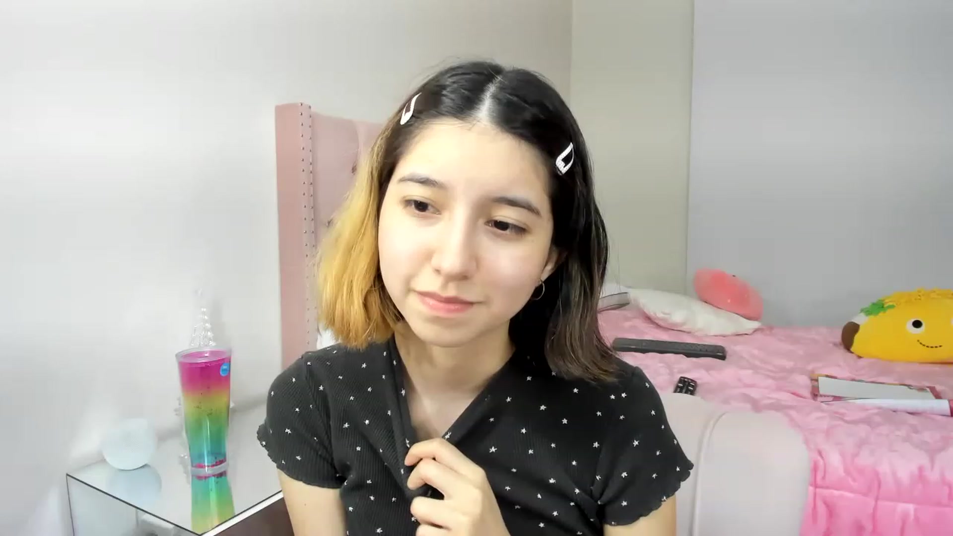 Gallery image thumbnail from Cherrycute666's myfreecams stream on, 11/27/2022, 14:11 image 6 of 20