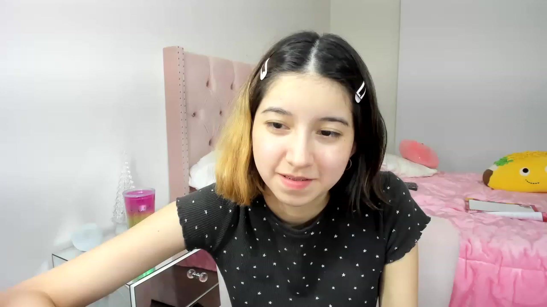 Gallery image thumbnail from Cherrycute666's myfreecams stream on, 11/27/2022, 14:11 image 12 of 20
