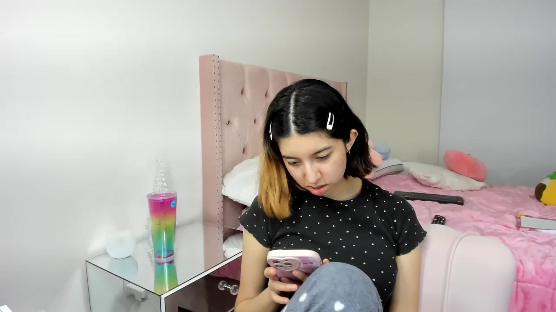 Gallery image thumbnail from Cherrycute666's myfreecams stream on, 11/27/2022, 14:11 image 8 of 20