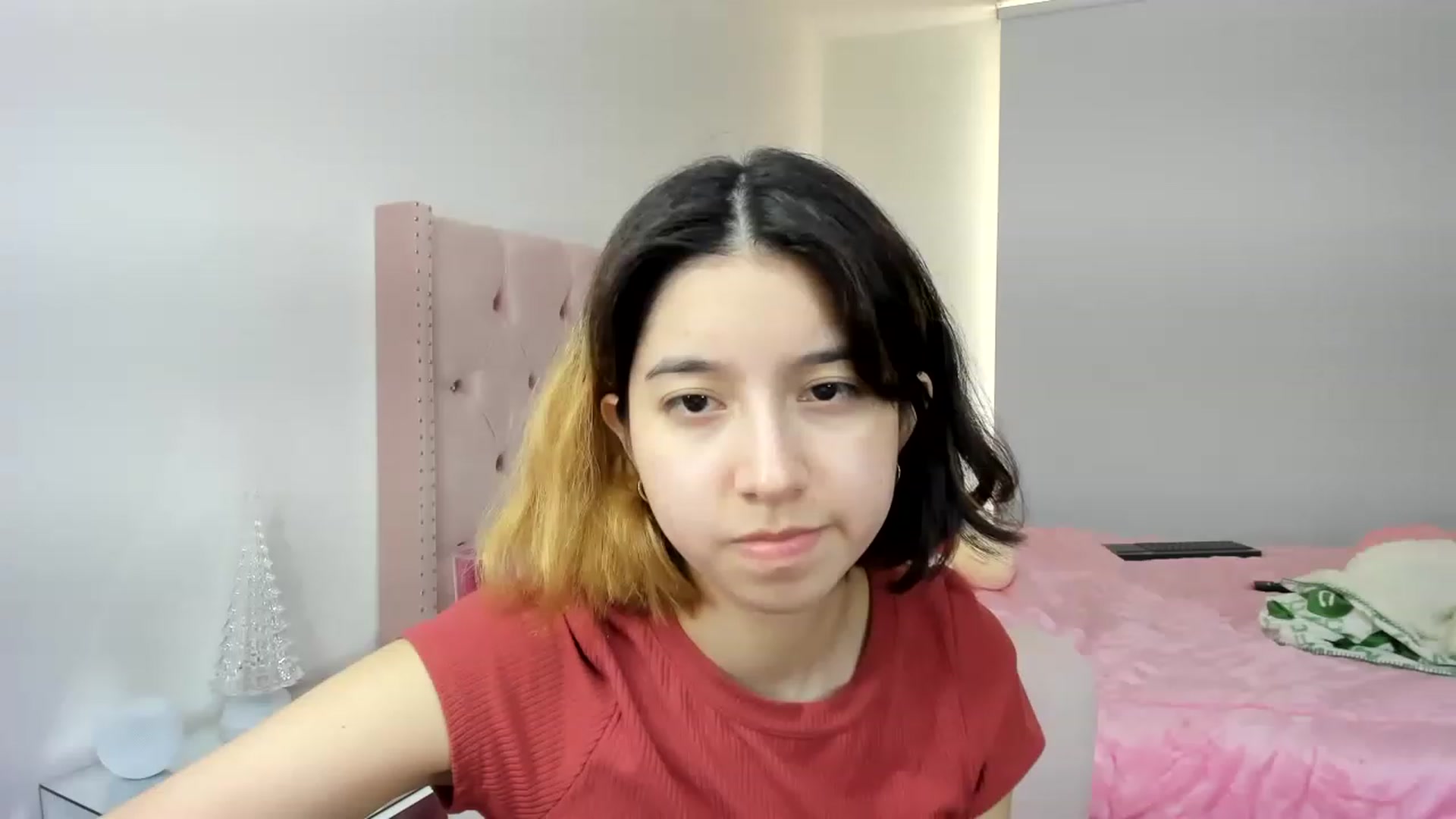 Gallery image thumbnail from Cherrycute666's myfreecams stream on, 11/27/2022, 16:12 image 17 of 20
