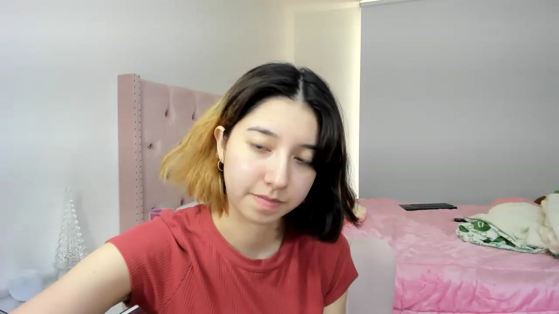 Gallery image thumbnail from Cherrycute666's myfreecams stream on, 11/27/2022, 16:12 image 16 of 20