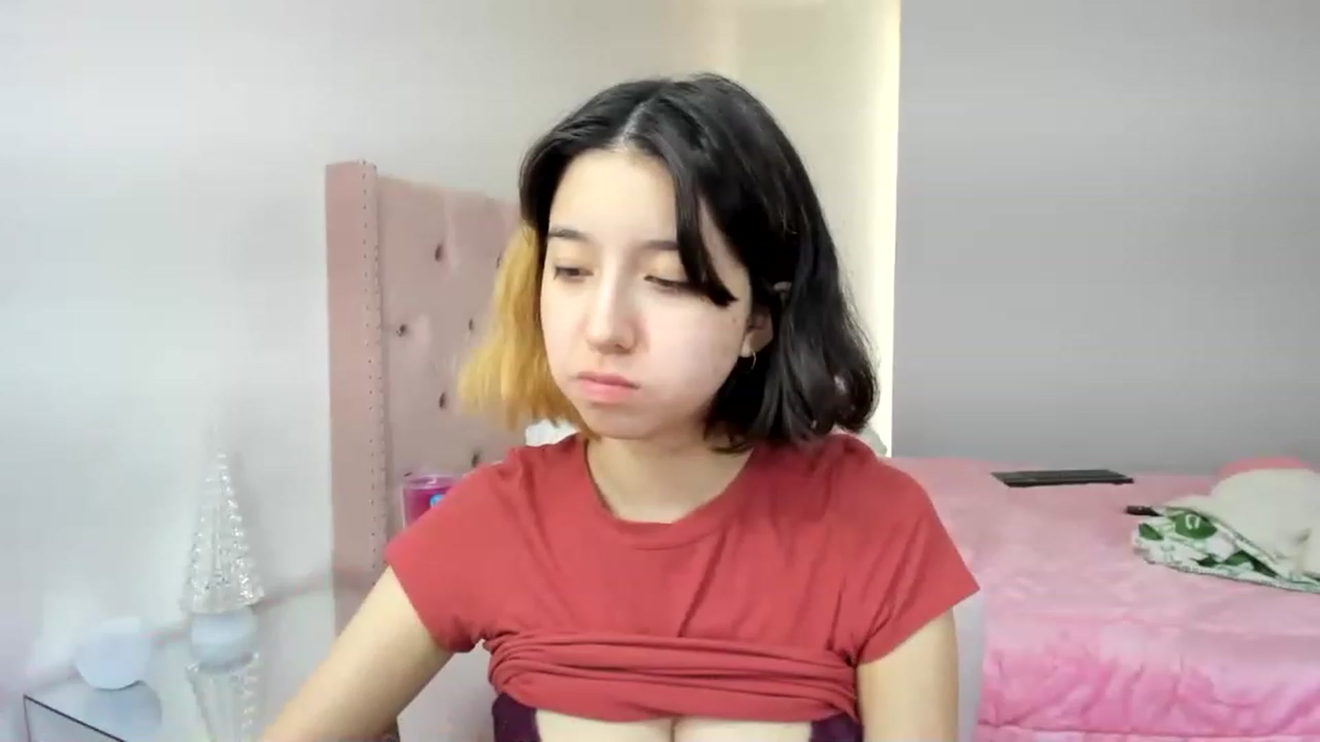 Gallery image thumbnail from Cherrycute666's myfreecams stream on, 11/27/2022, 16:12 image 20 of 20