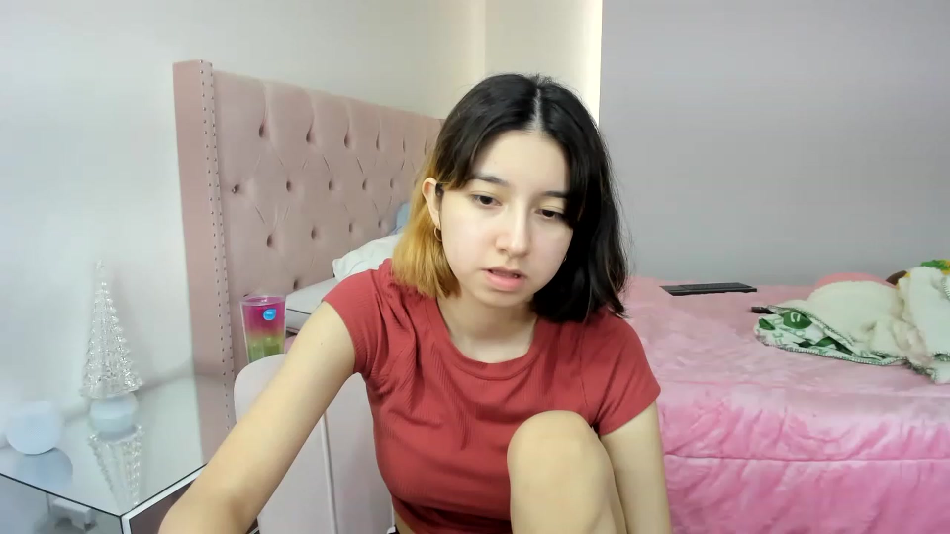 Gallery image thumbnail from Cherrycute666's myfreecams stream on, 11/27/2022, 16:12 image 15 of 20