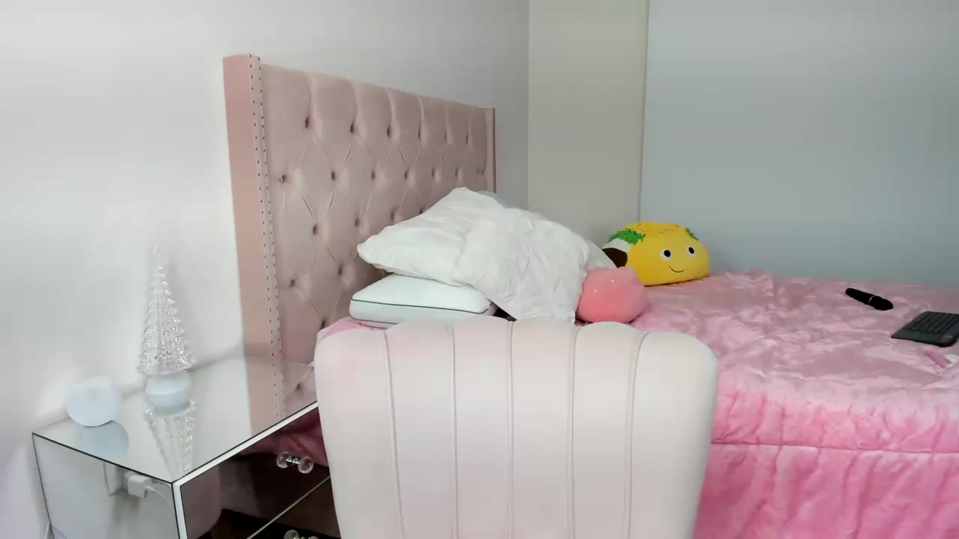 Gallery image thumbnail from Cherrycute666's myfreecams stream on, 11/28/2022, 07:02 image 1 of 20