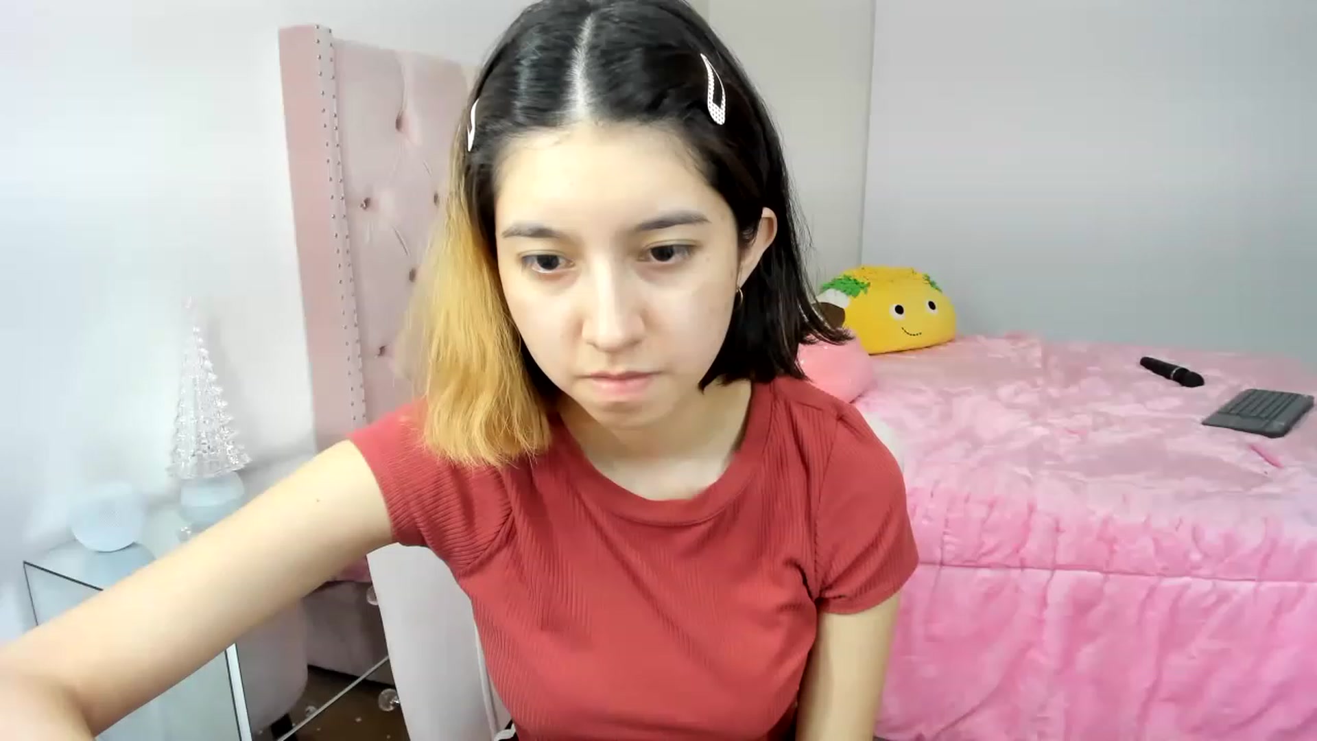 Gallery image thumbnail from Cherrycute666's myfreecams stream on, 11/28/2022, 07:02 image 10 of 20