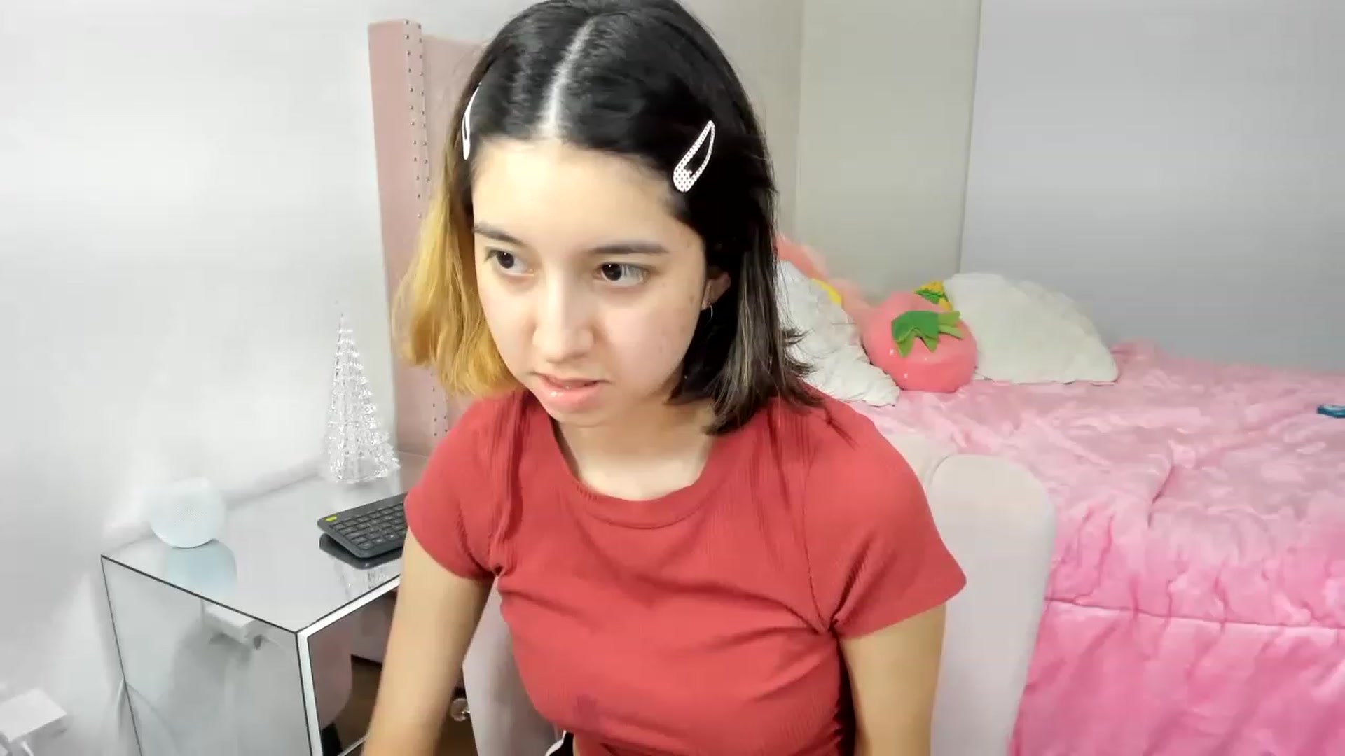 Gallery image thumbnail from Cherrycute666's myfreecams stream on, 11/28/2022, 10:07 image 10 of 20