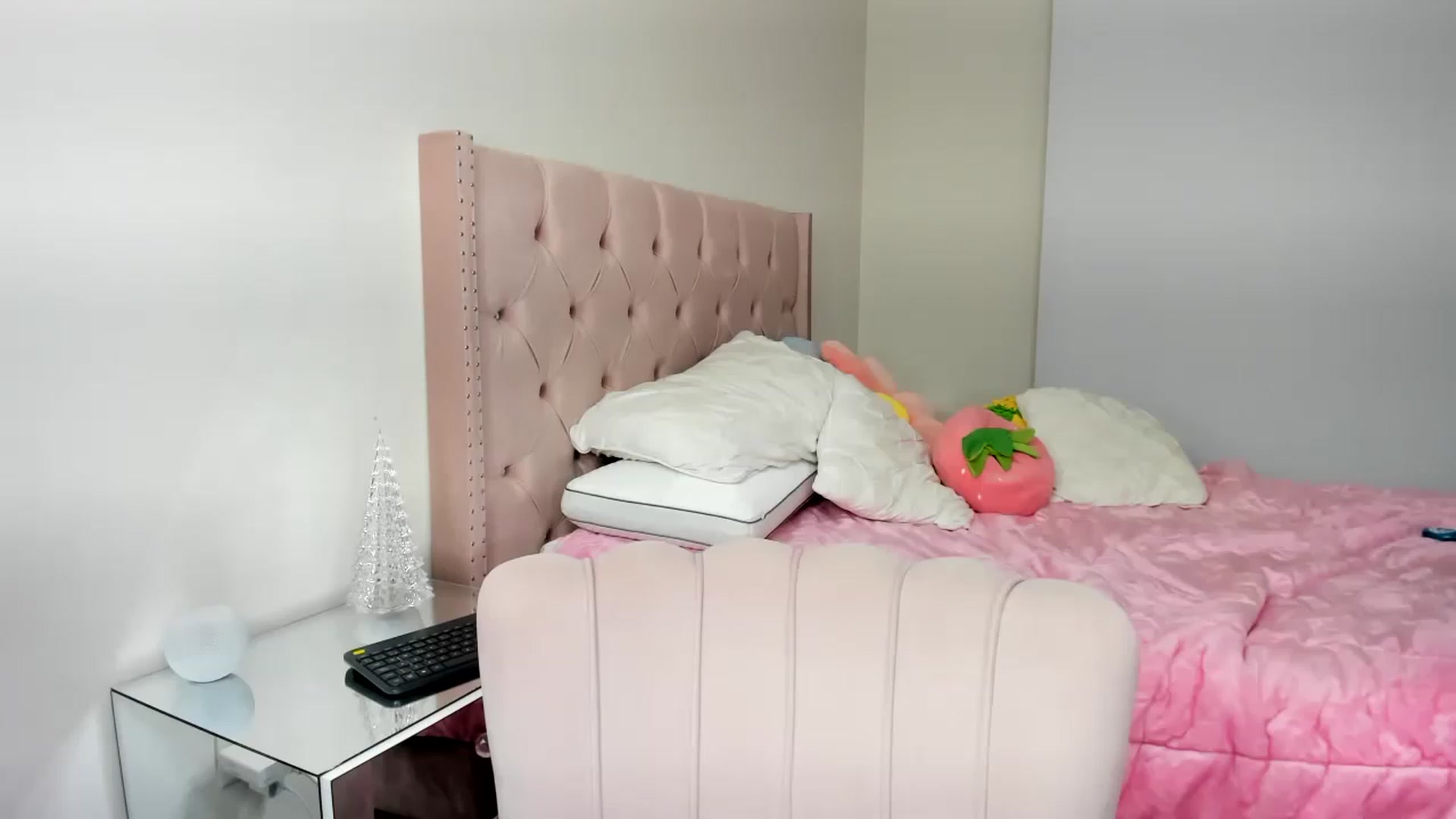 Gallery image thumbnail from Cherrycute666's myfreecams stream on, 11/28/2022, 10:07 image 13 of 20