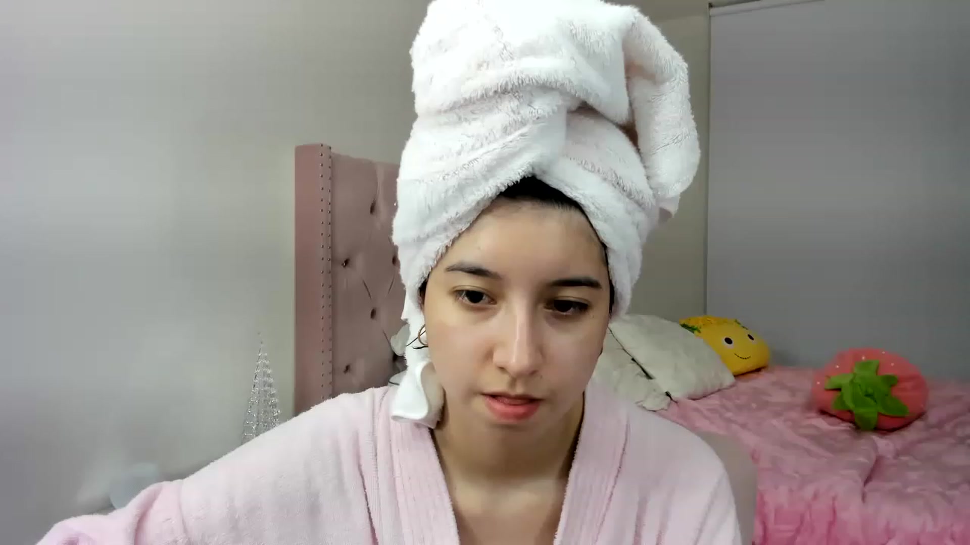 Gallery image thumbnail from Cherrycute666's myfreecams stream on, 11/28/2022, 10:32 image 4 of 20