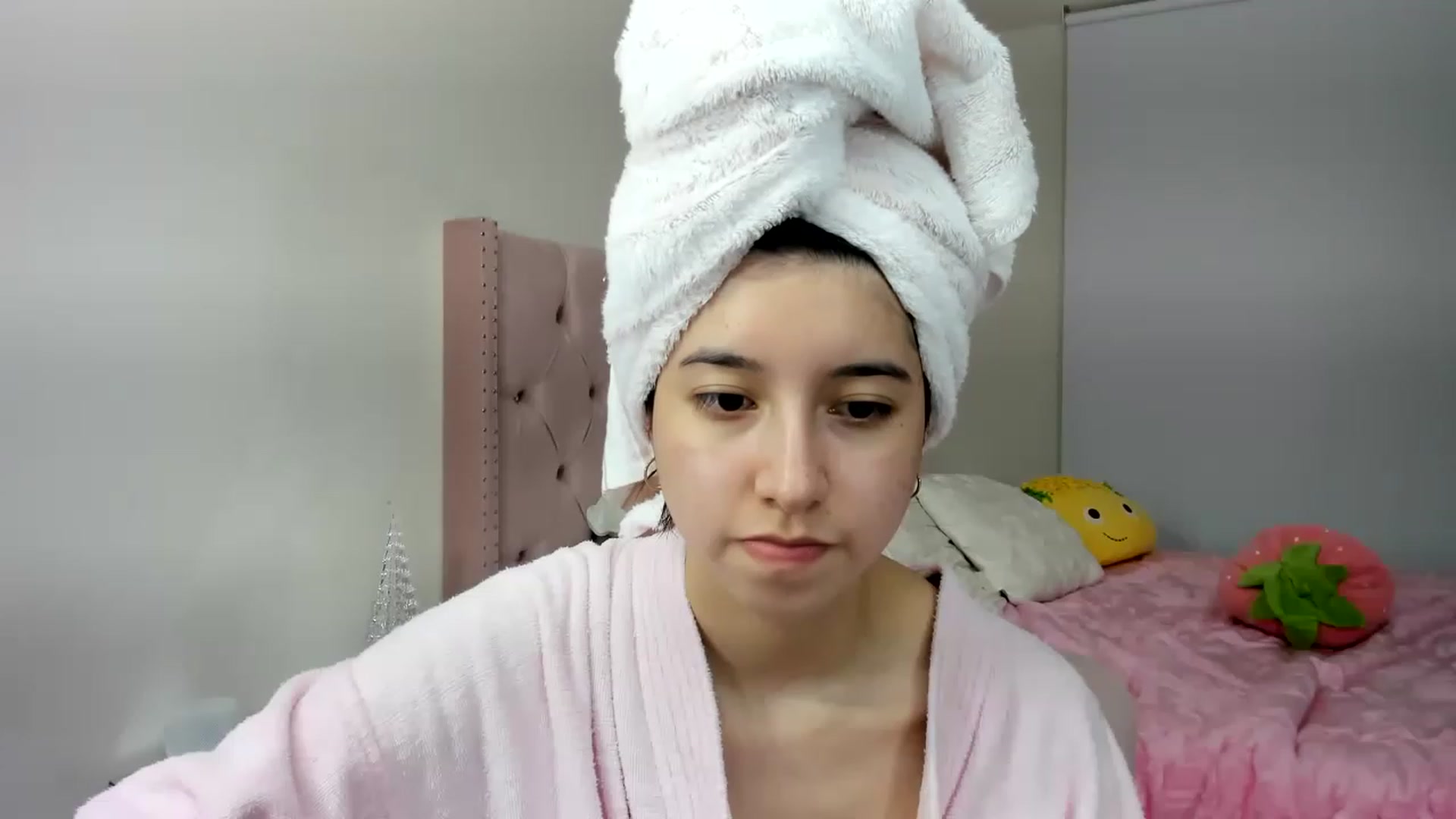 Gallery image thumbnail from Cherrycute666's myfreecams stream on, 11/28/2022, 10:32 image 14 of 20