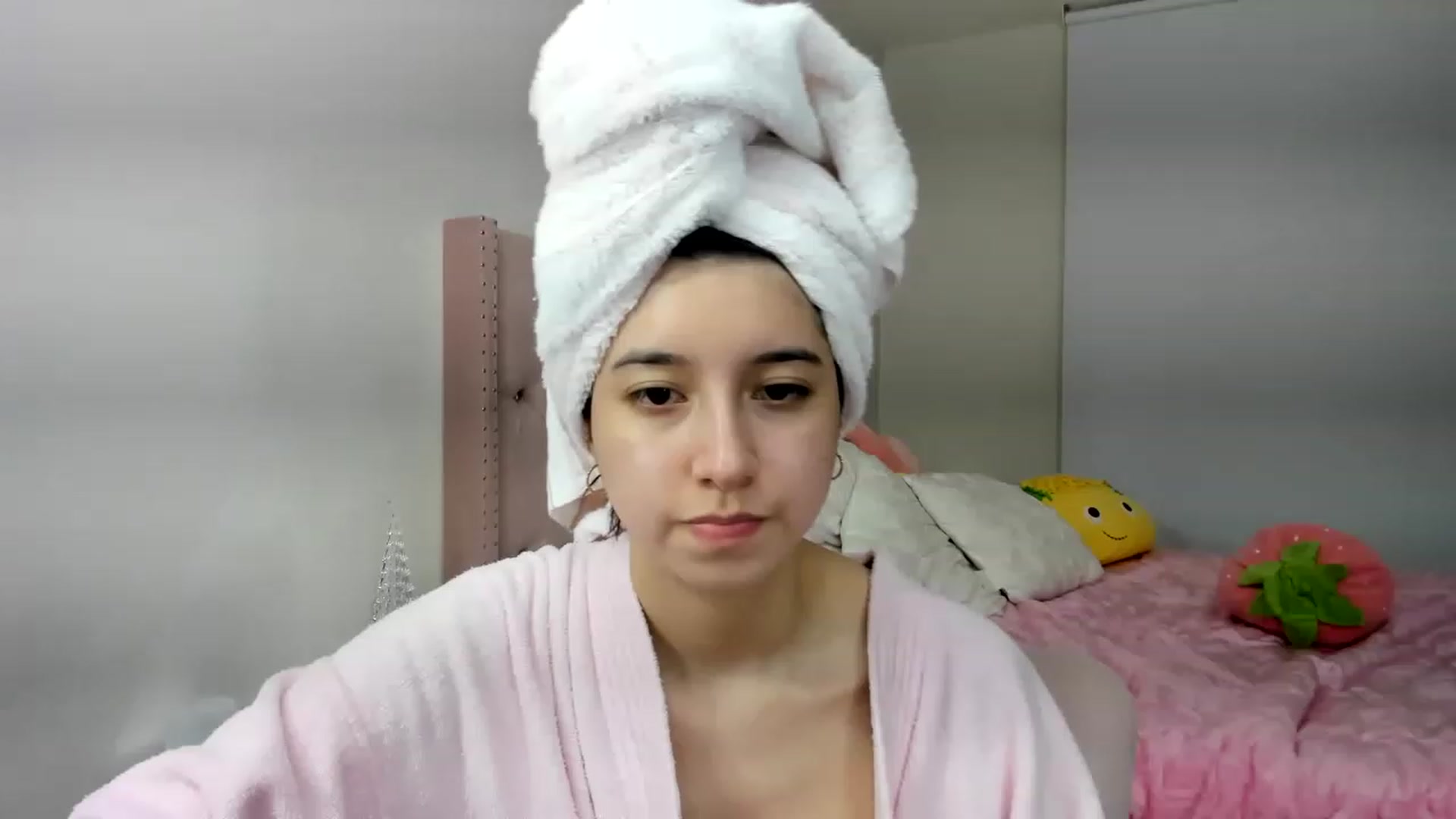 Gallery image thumbnail from Cherrycute666's myfreecams stream on, 11/28/2022, 10:32 image 16 of 20