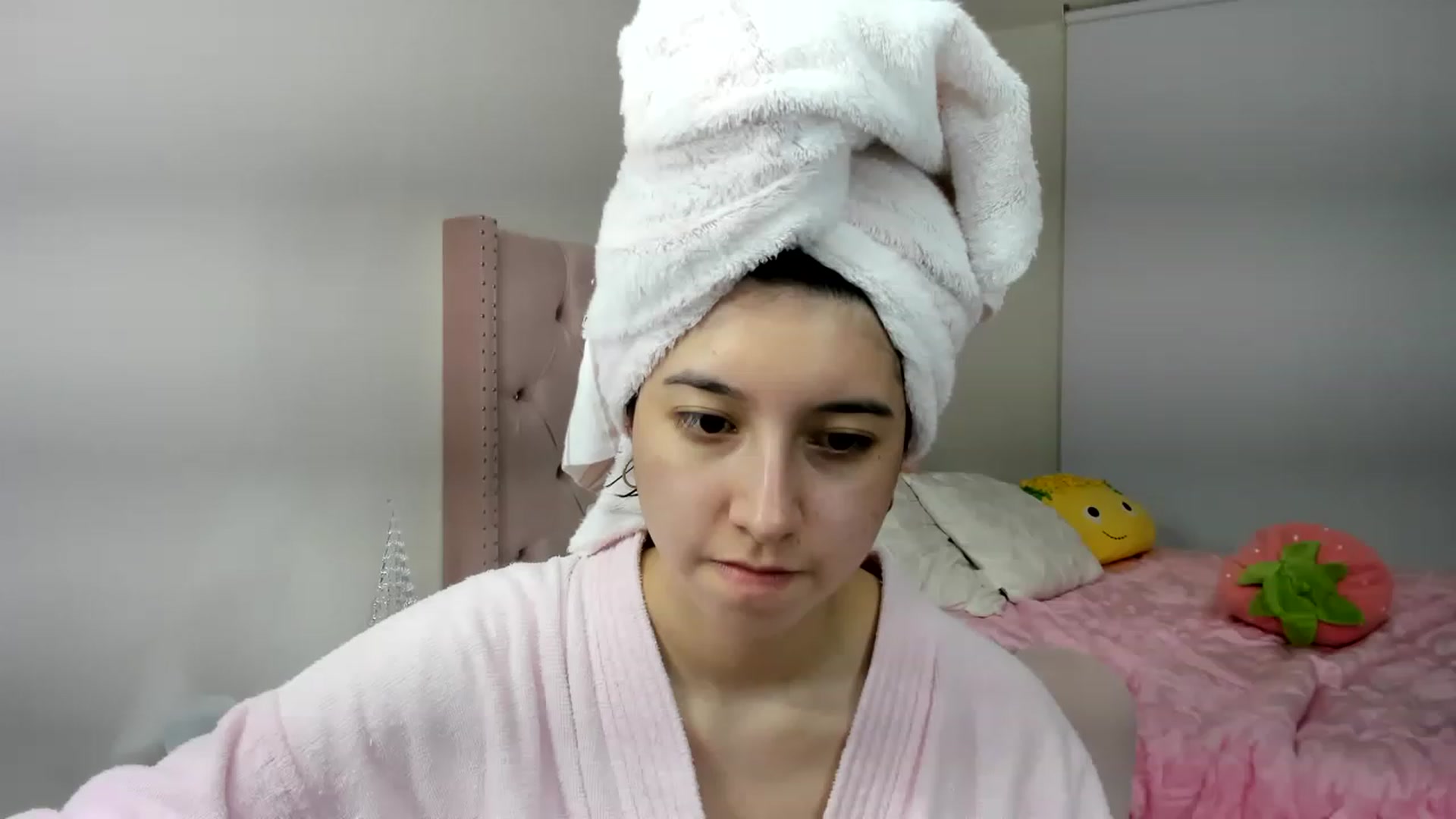 Gallery image thumbnail from Cherrycute666's myfreecams stream on, 11/28/2022, 10:32 image 8 of 20