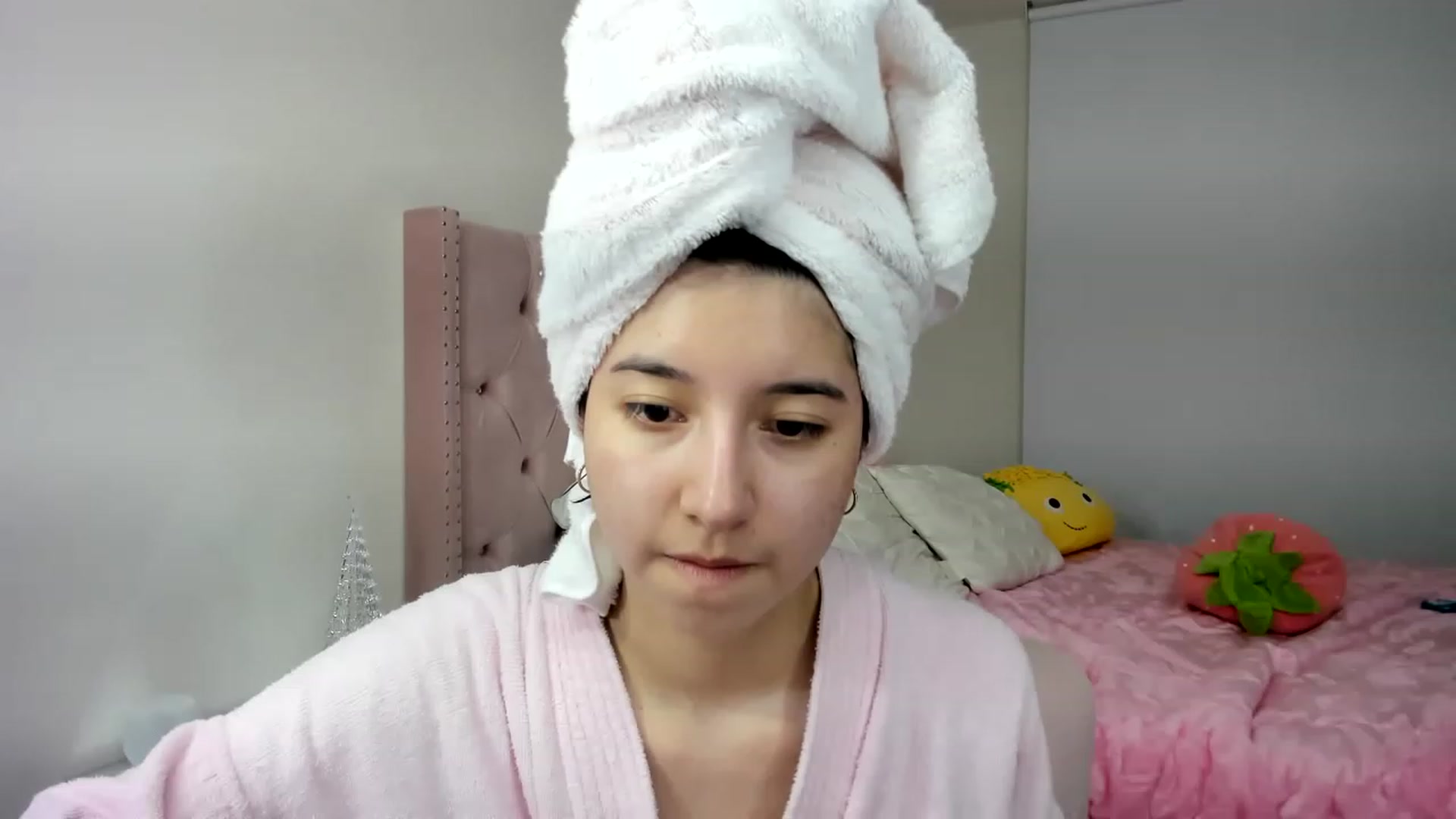Gallery image thumbnail from Cherrycute666's myfreecams stream on, 11/28/2022, 10:32 image 1 of 20