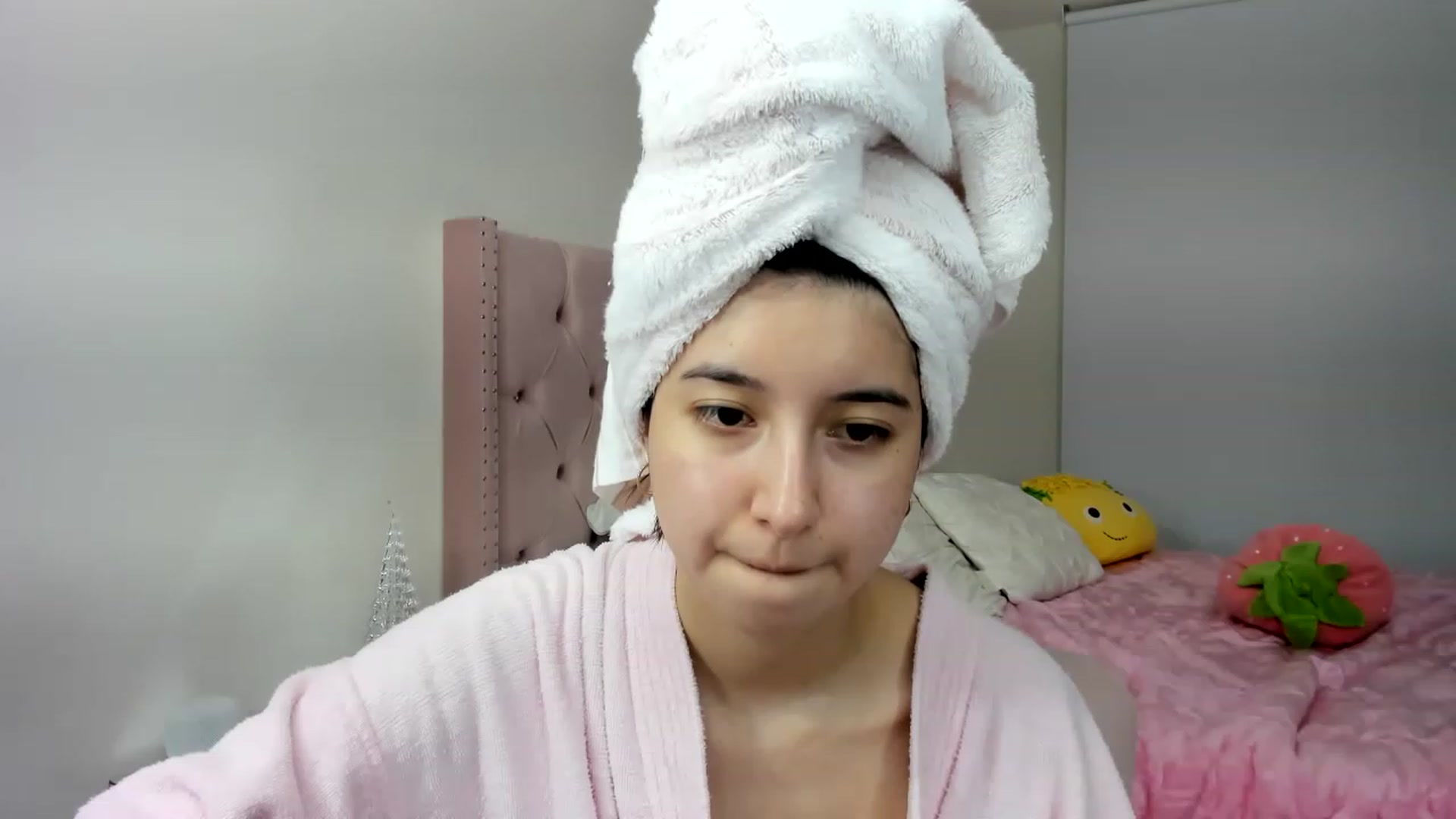 Gallery image thumbnail from Cherrycute666's myfreecams stream on, 11/28/2022, 10:32 image 15 of 20