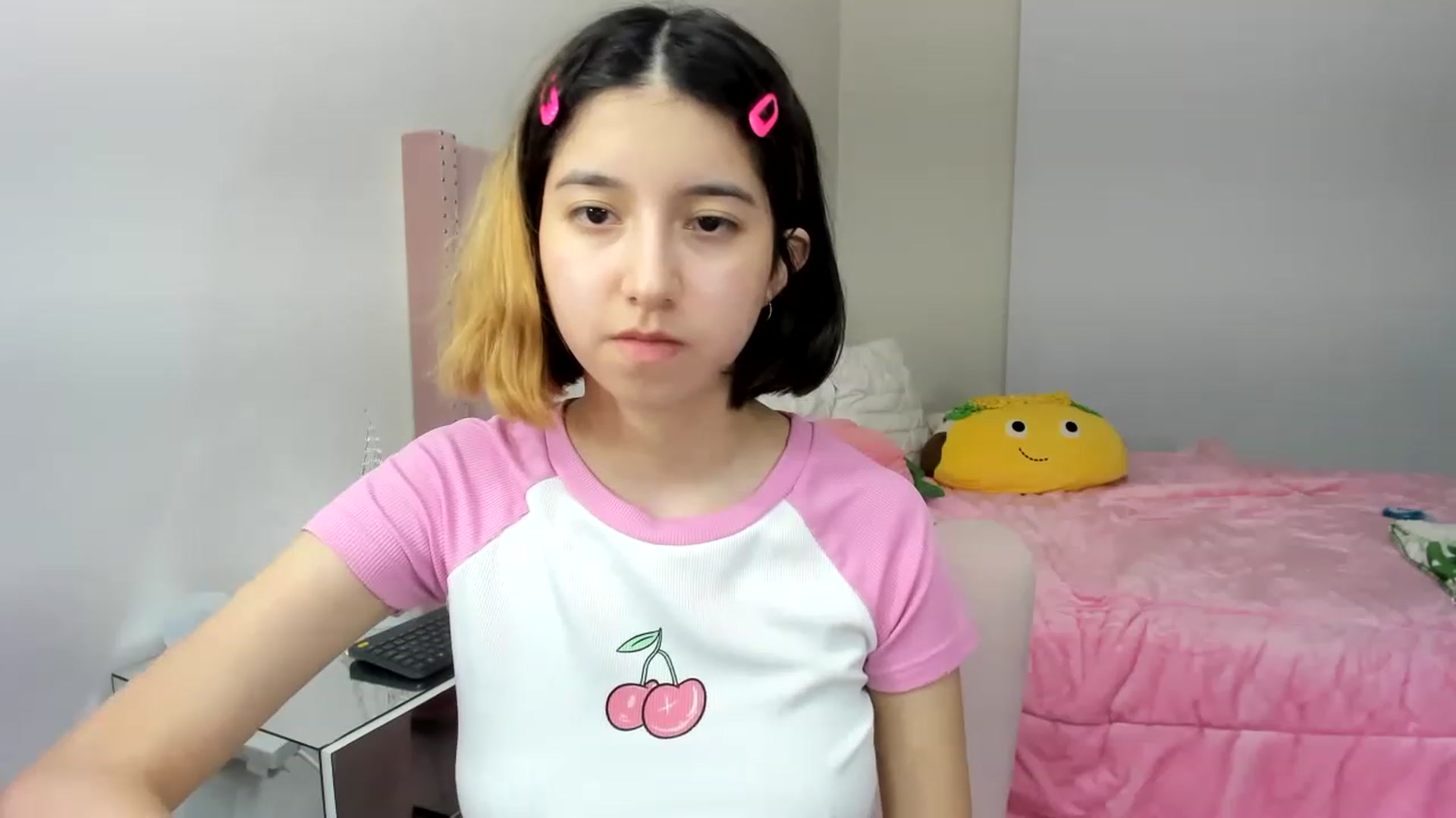 Gallery image thumbnail from Cherrycute666's myfreecams stream on, 11/29/2022, 10:25 image 18 of 20