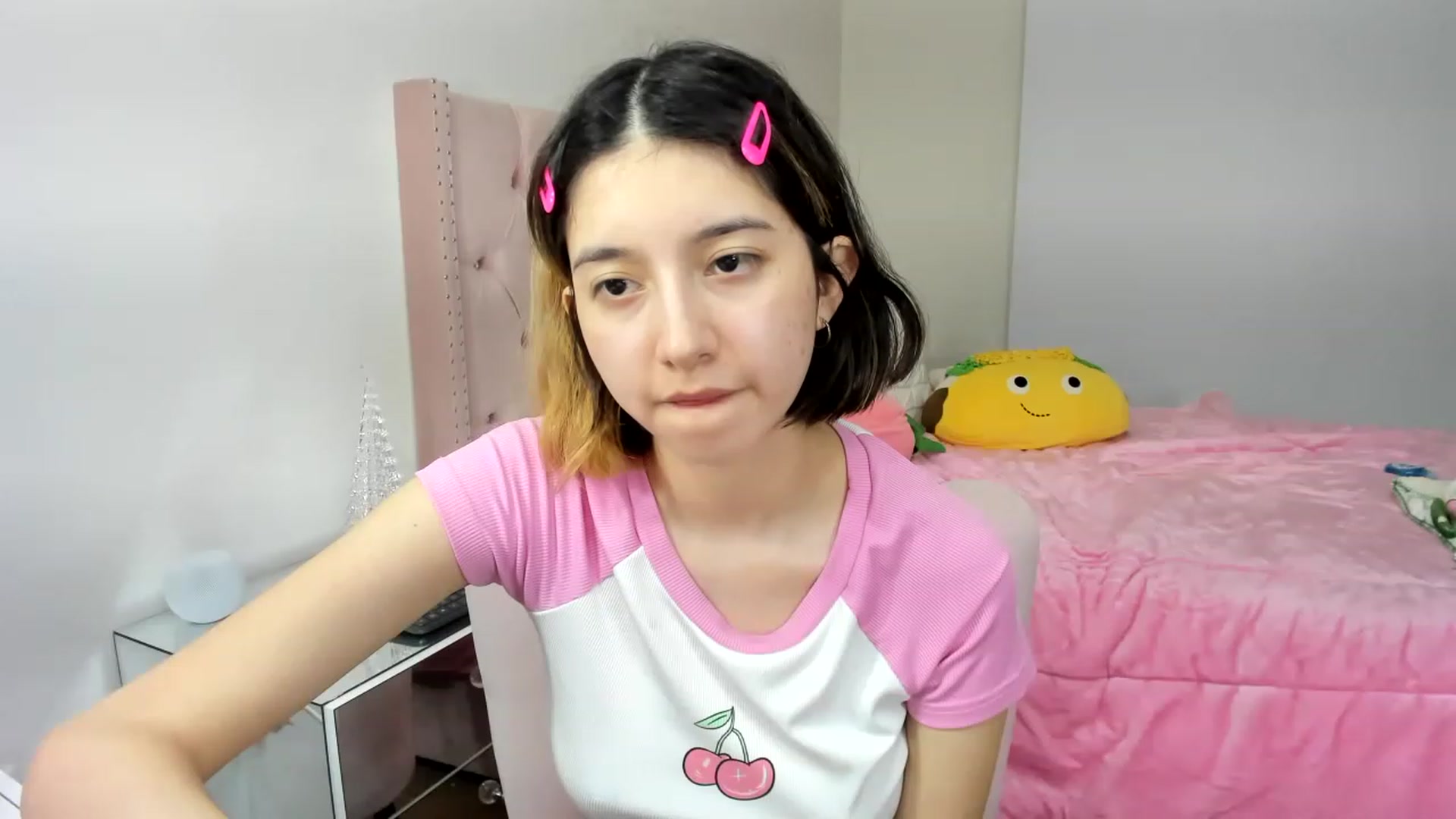 Gallery image thumbnail from Cherrycute666's myfreecams stream on, 11/29/2022, 10:25 image 17 of 20