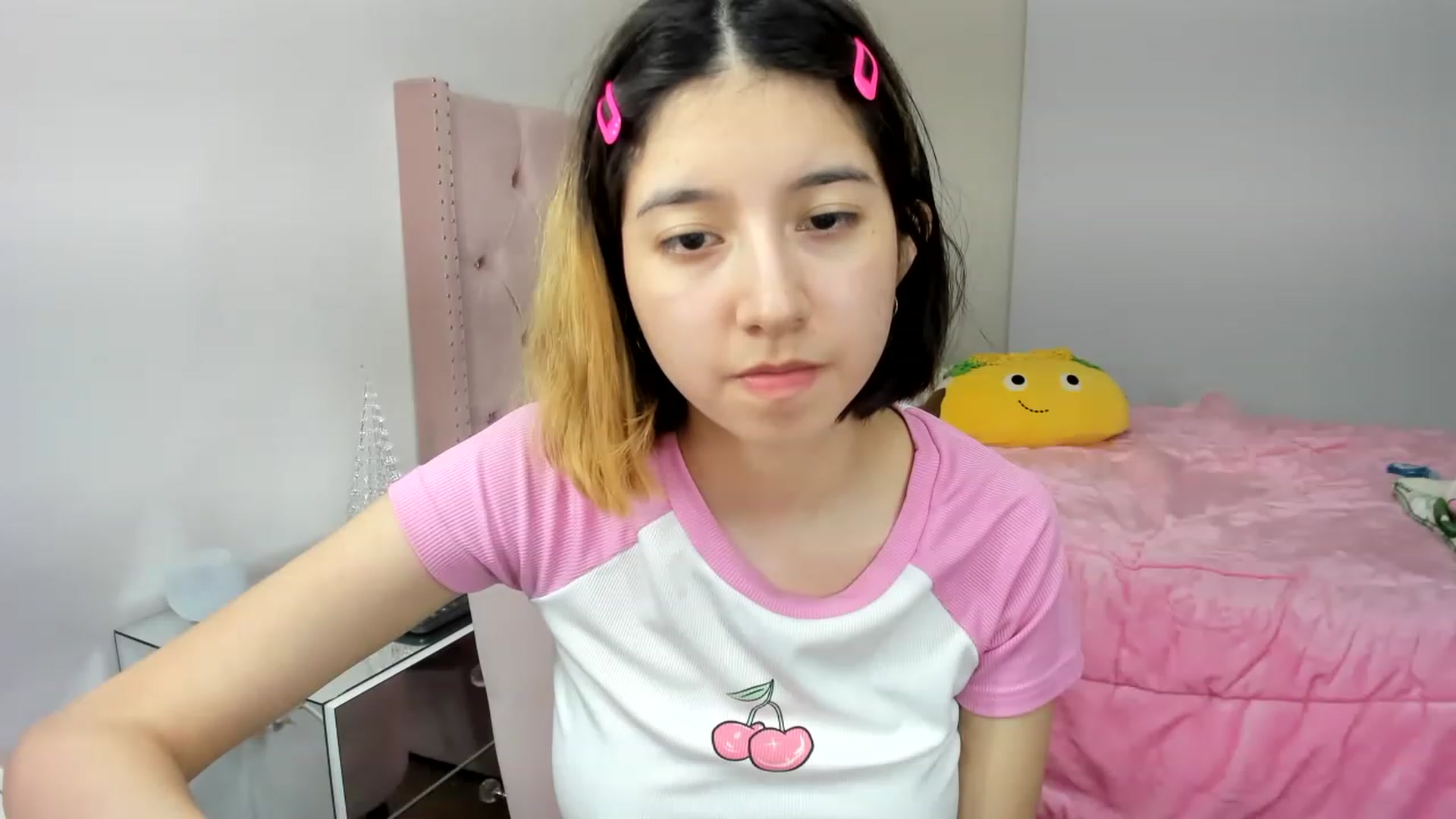 Gallery image thumbnail from Cherrycute666's myfreecams stream on, 11/29/2022, 10:25 image 14 of 20