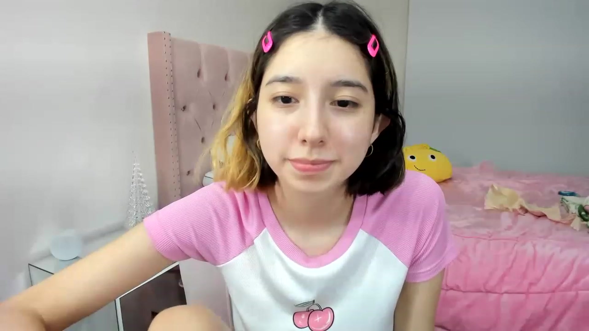 Gallery image thumbnail from Cherrycute666's myfreecams stream on, 11/29/2022, 10:25 image 11 of 20