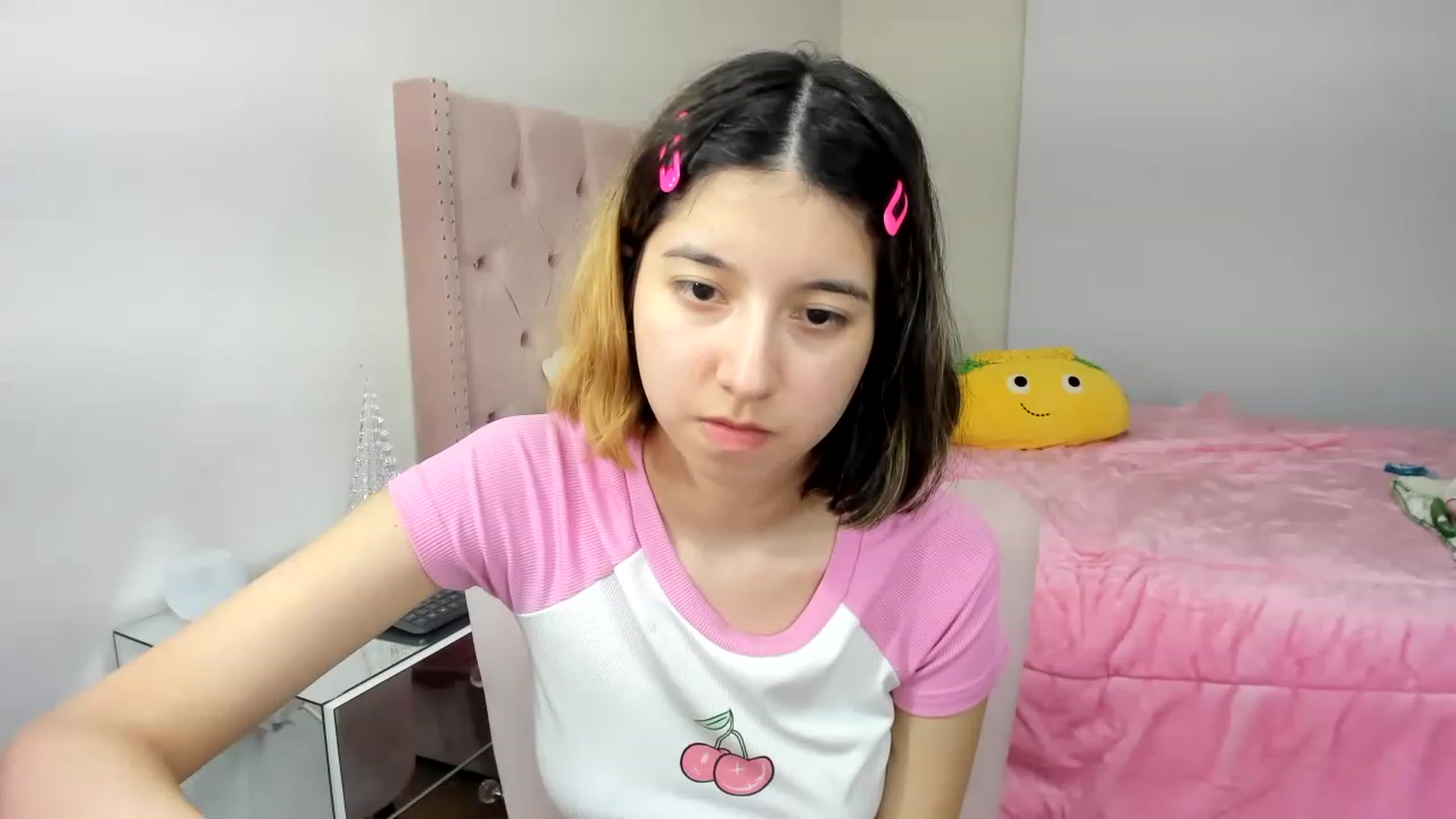 Gallery image thumbnail from Cherrycute666's myfreecams stream on, 11/29/2022, 10:25 image 16 of 20
