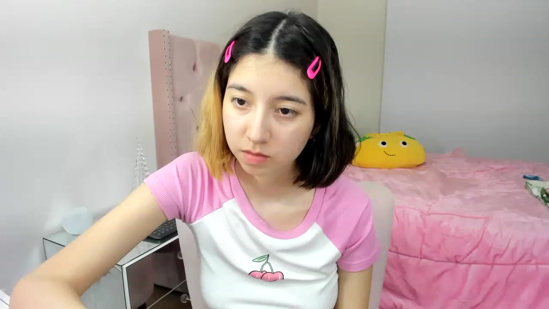 Gallery image thumbnail from Cherrycute666's myfreecams stream on, 11/29/2022, 10:25 image 15 of 20