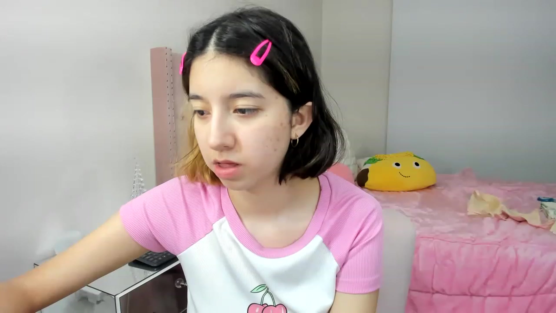 Gallery image thumbnail from Cherrycute666's myfreecams stream on, 11/29/2022, 10:25 image 5 of 20