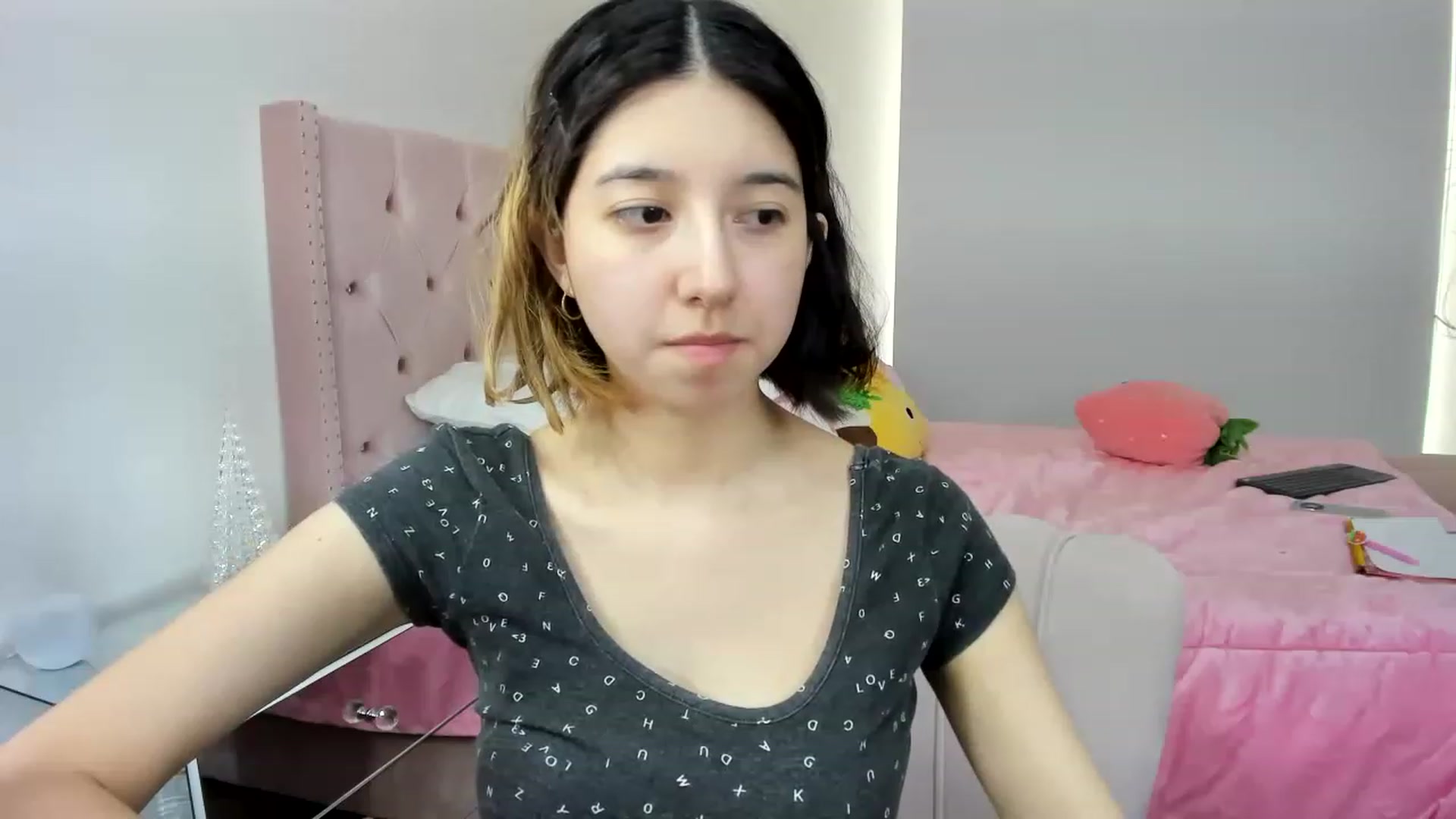 Gallery image thumbnail from Cherrycute666's myfreecams stream on, 11/30/2022, 21:29 image 13 of 20