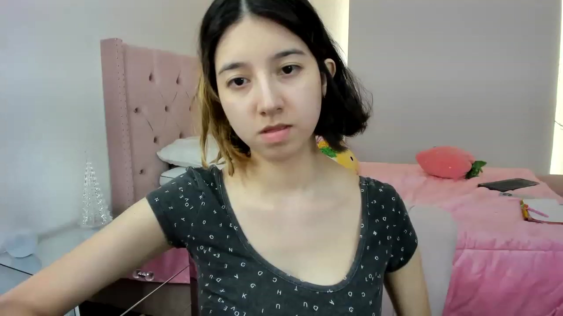 Gallery image thumbnail from Cherrycute666's myfreecams stream on, 11/30/2022, 21:29 image 20 of 20
