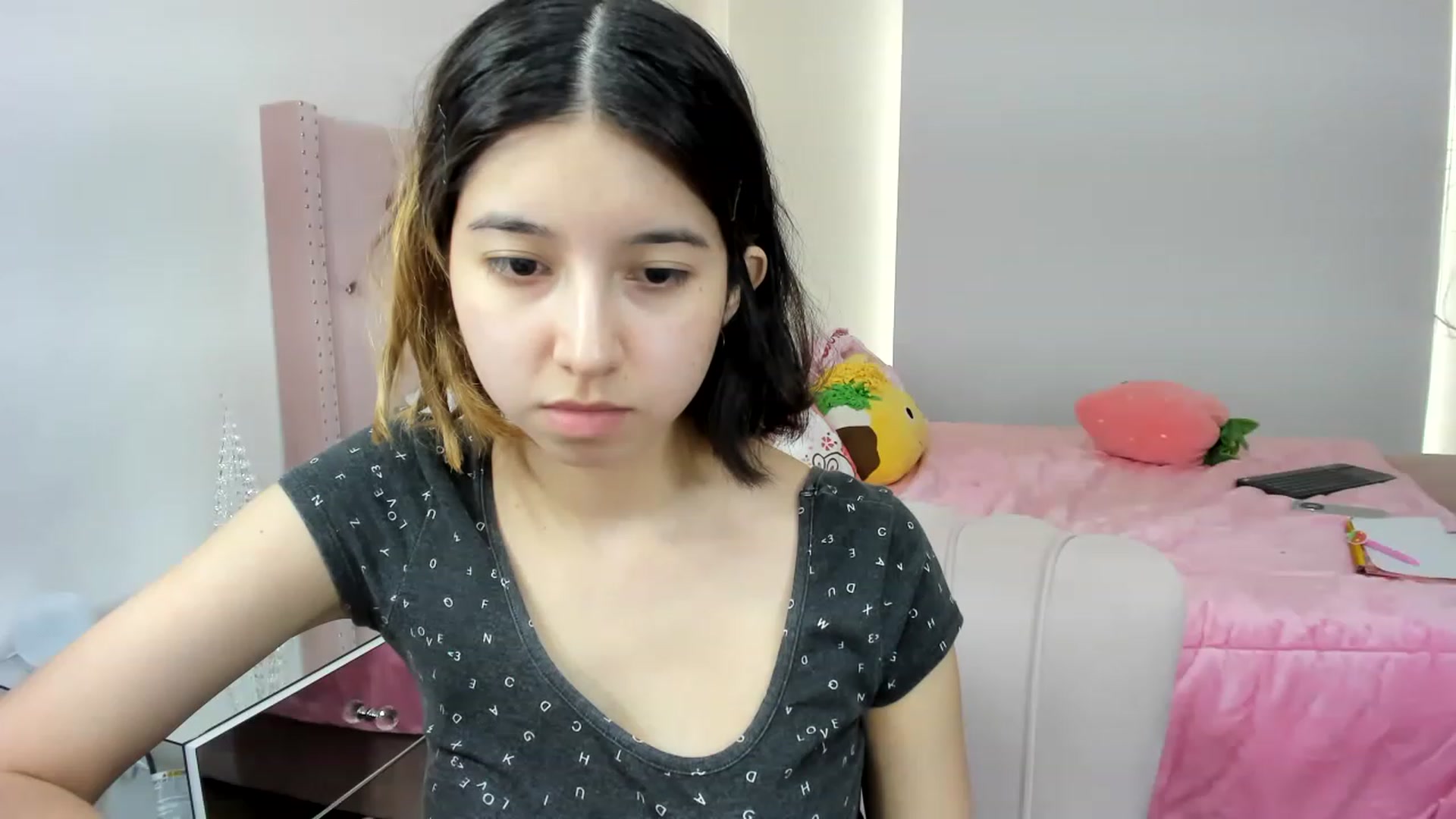 Gallery image thumbnail from Cherrycute666's myfreecams stream on, 11/30/2022, 21:29 image 14 of 20