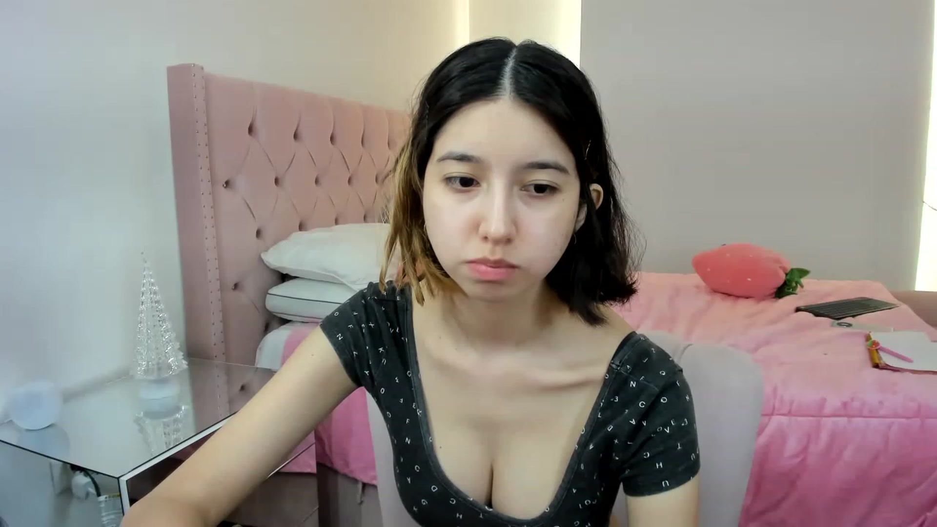 Gallery image thumbnail from Cherrycute666's myfreecams stream on, 11/30/2022, 21:29 image 5 of 20