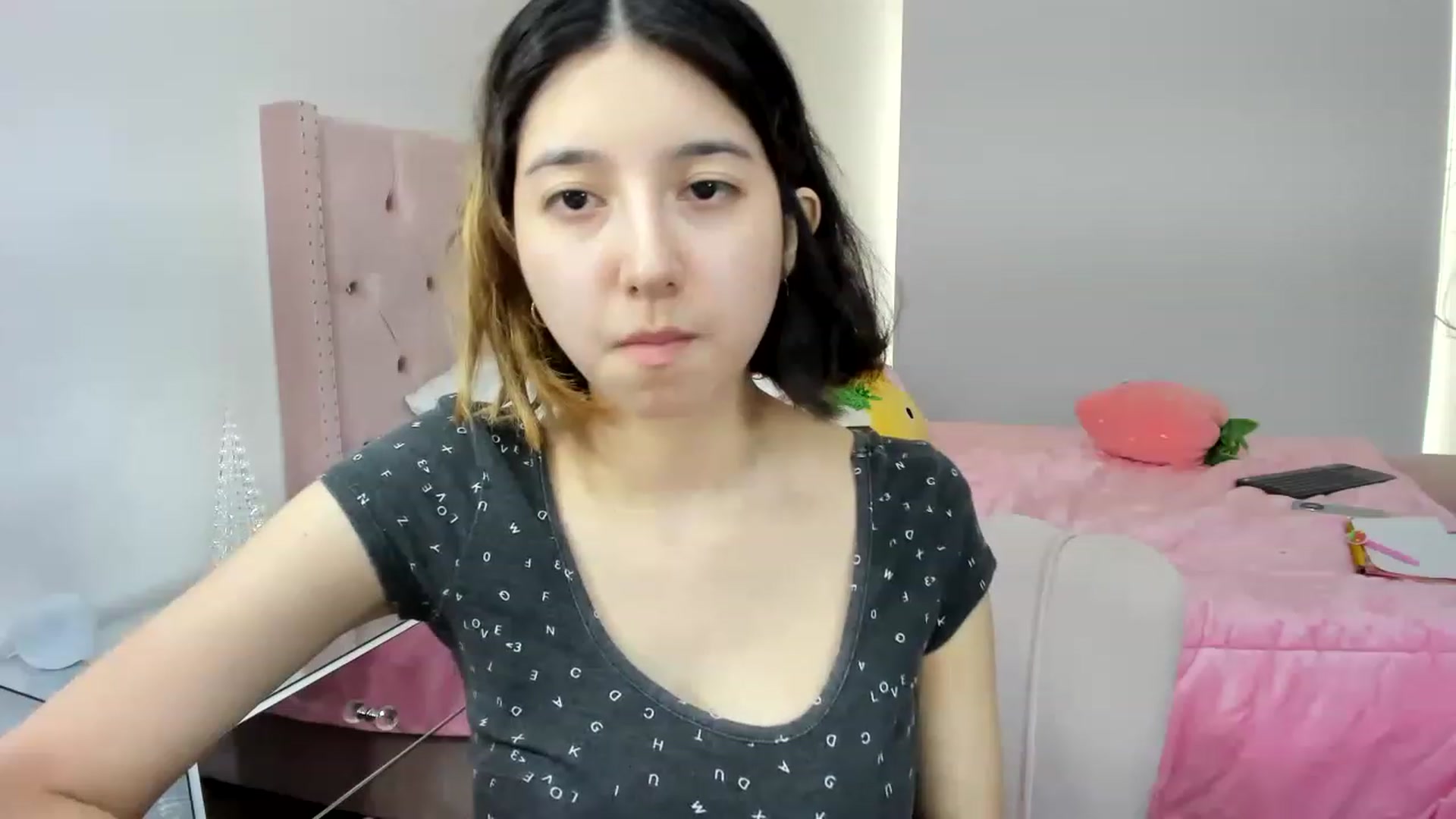 Gallery image thumbnail from Cherrycute666's myfreecams stream on, 11/30/2022, 21:29 image 15 of 20