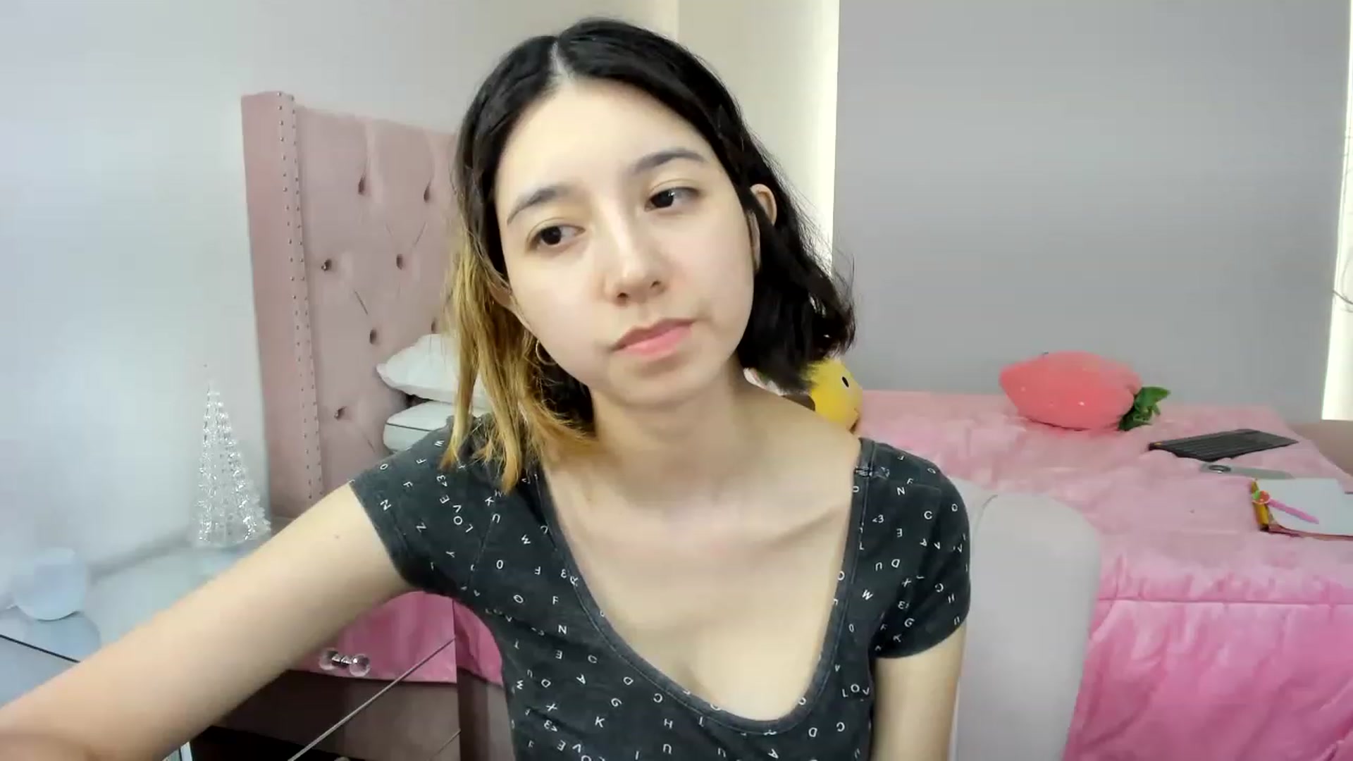 Gallery image thumbnail from Cherrycute666's myfreecams stream on, 11/30/2022, 21:29 image 19 of 20