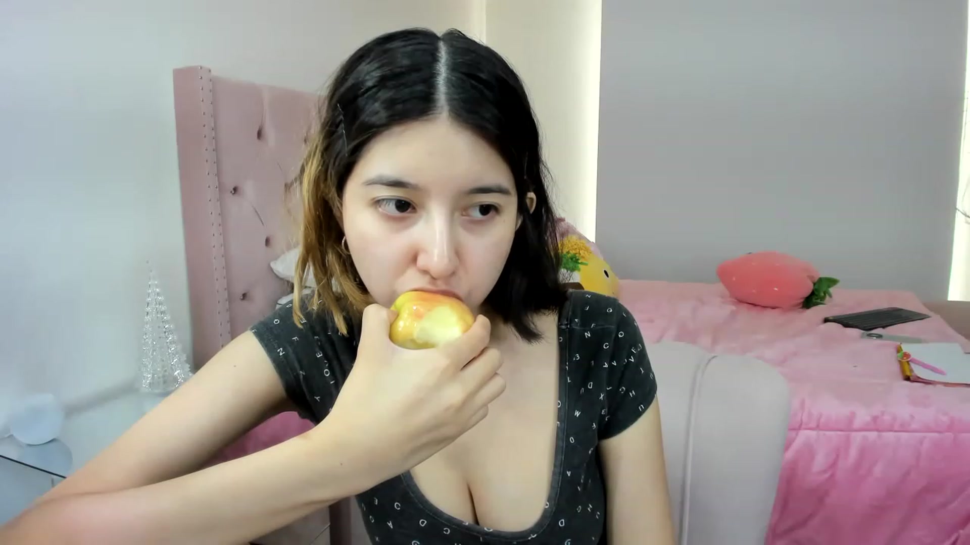 Gallery image thumbnail from Cherrycute666's myfreecams stream on, 11/30/2022, 21:29 image 8 of 20