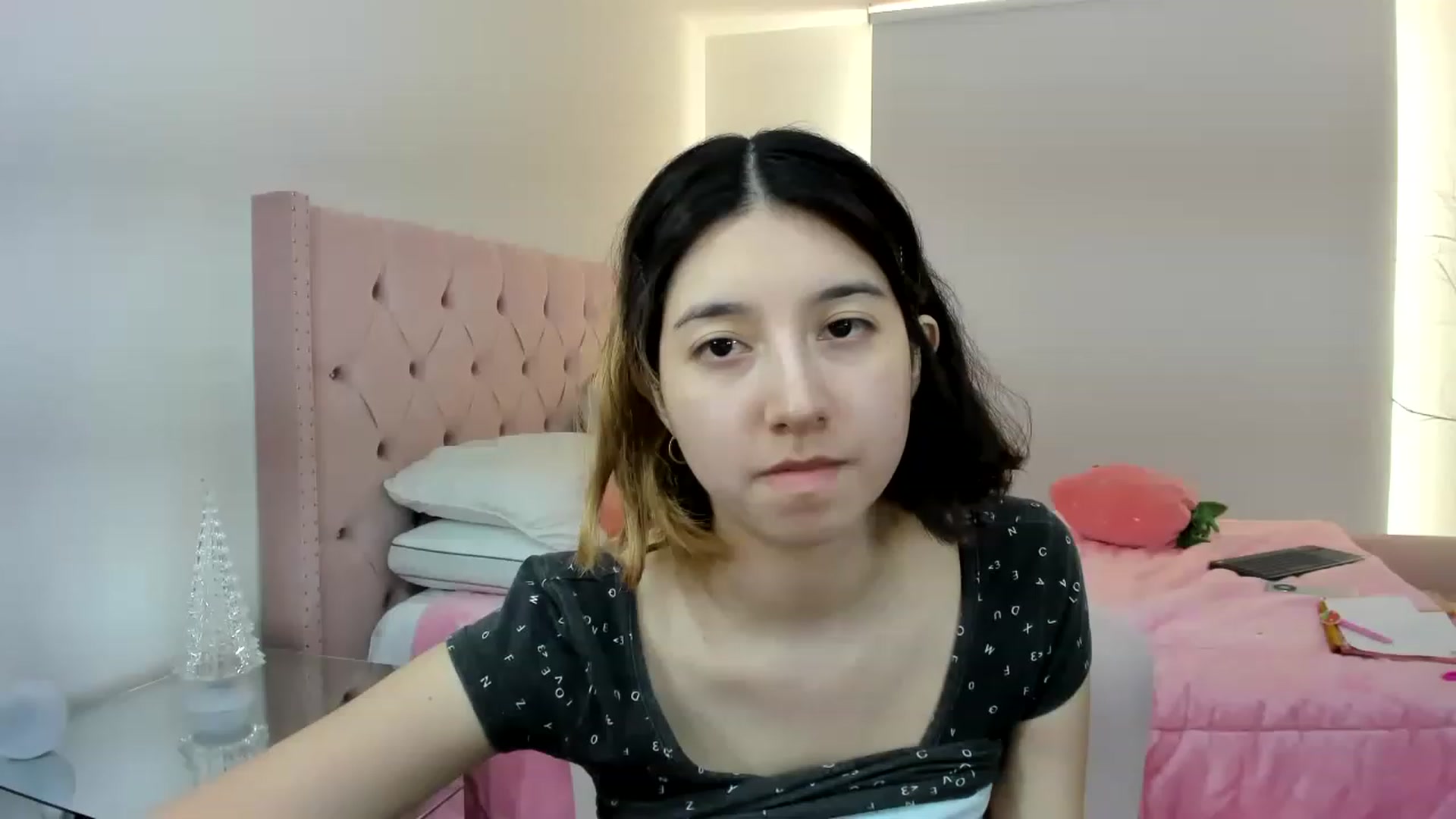 Gallery image thumbnail from Cherrycute666's myfreecams stream on, 11/30/2022, 22:15 image 5 of 20