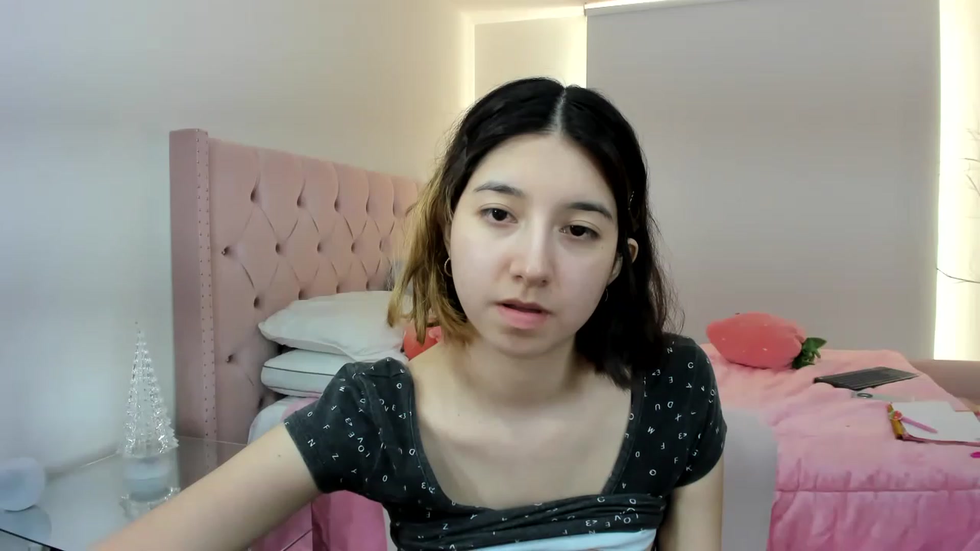 Gallery image thumbnail from Cherrycute666's myfreecams stream on, 11/30/2022, 22:15 image 4 of 20