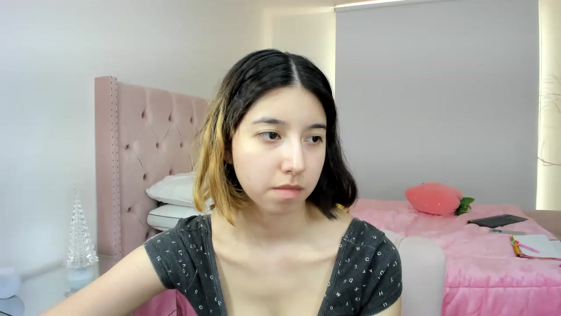Gallery image thumbnail from Cherrycute666's myfreecams stream on, 11/30/2022, 22:15 image 16 of 20