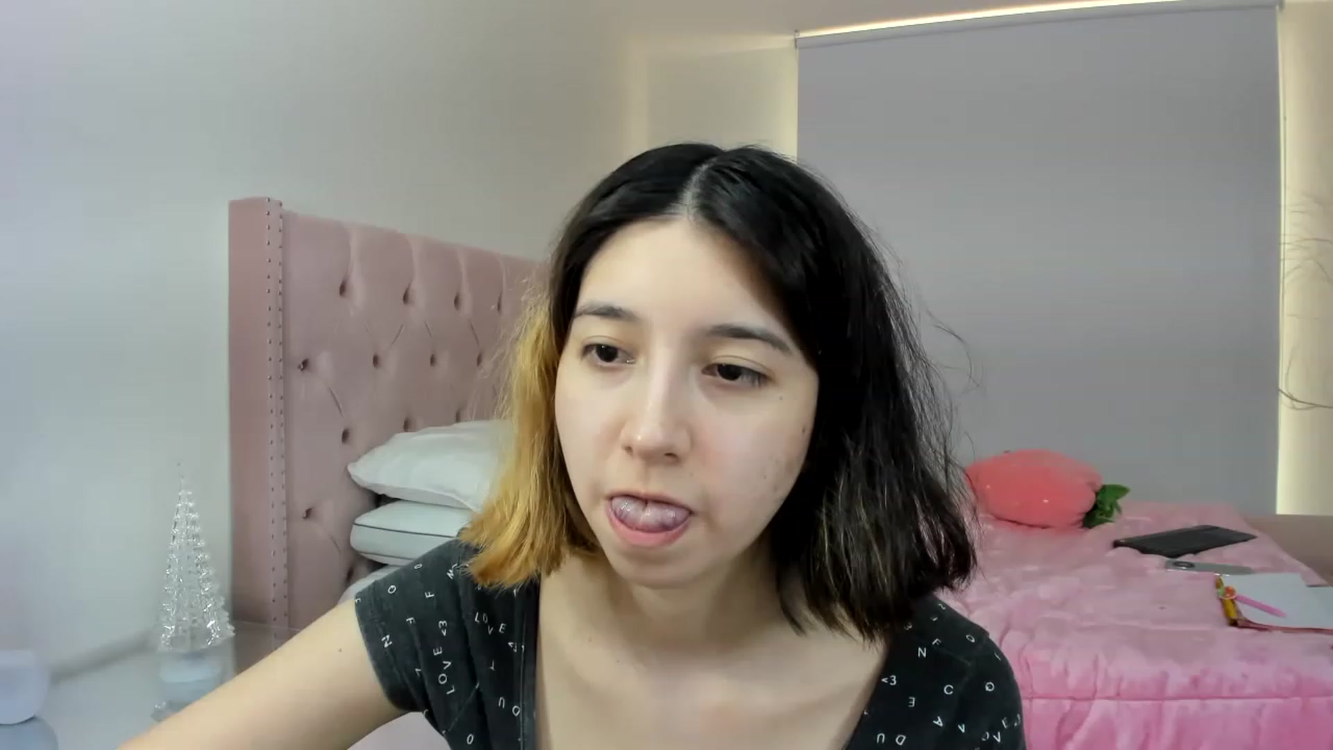 Gallery image thumbnail from Cherrycute666's myfreecams stream on, 11/30/2022, 23:57 image 2 of 20