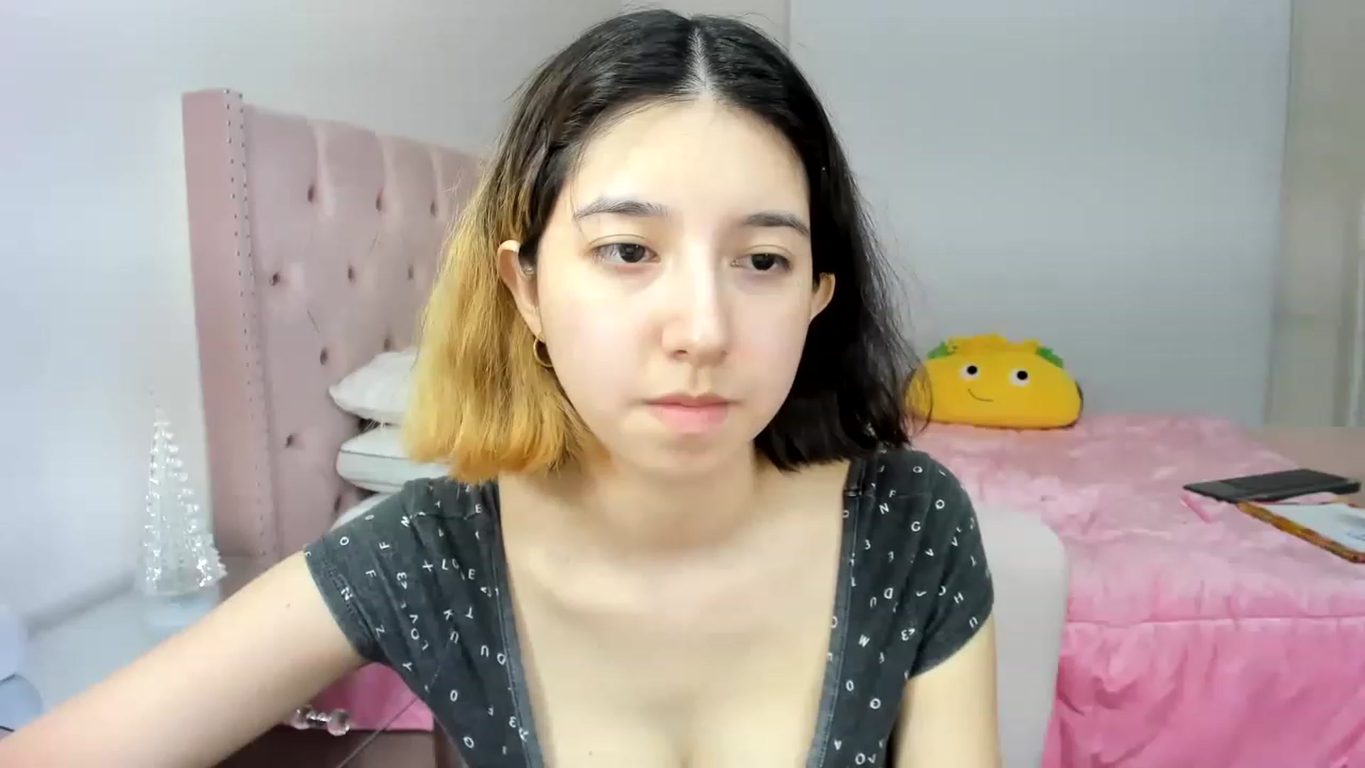 Gallery image thumbnail from Cherrycute666's myfreecams stream on, 12/01/2022, 01:06 image 9 of 20
