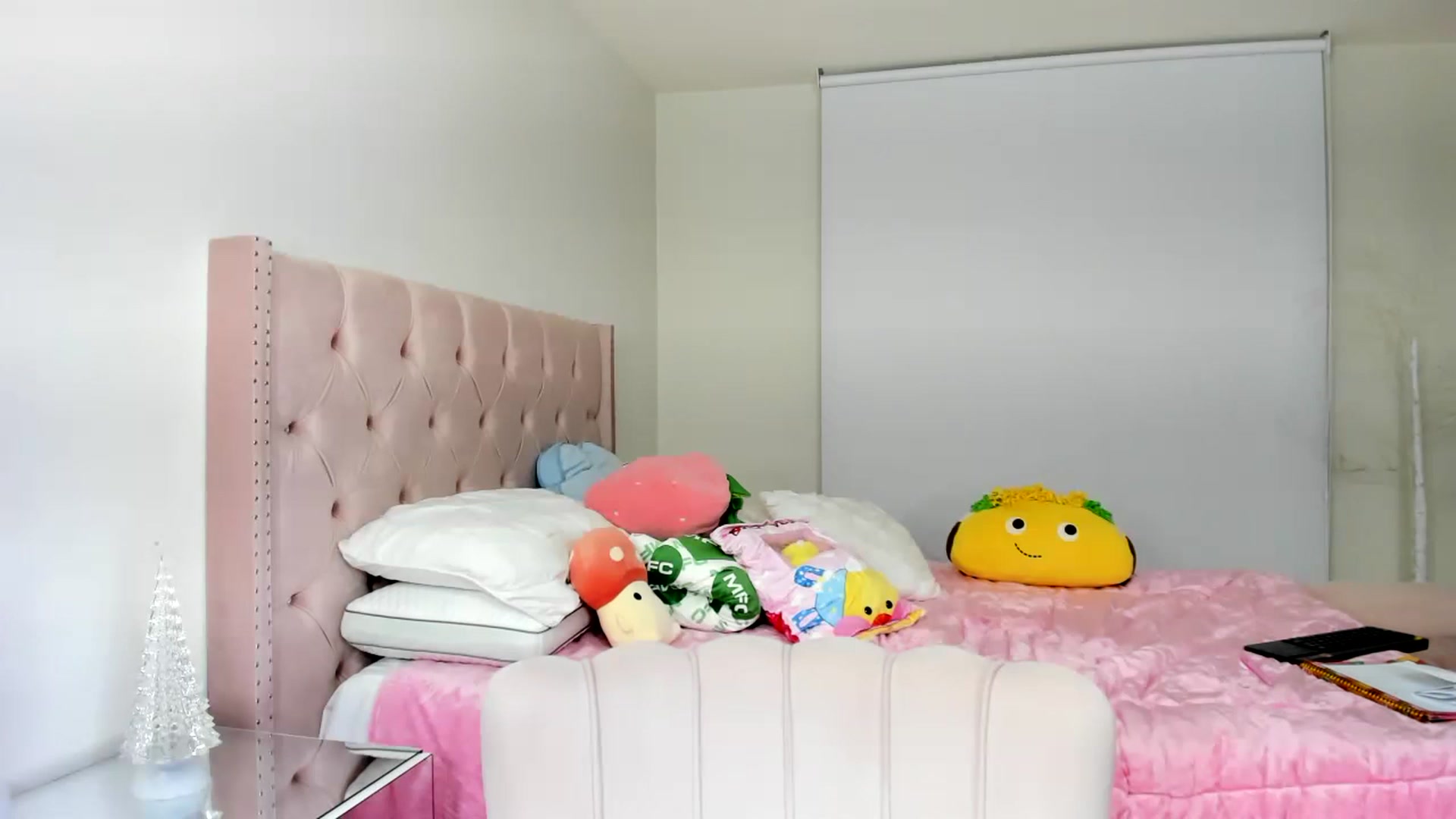 Gallery image thumbnail from Cherrycute666's myfreecams stream on, 12/01/2022, 01:06 image 19 of 20