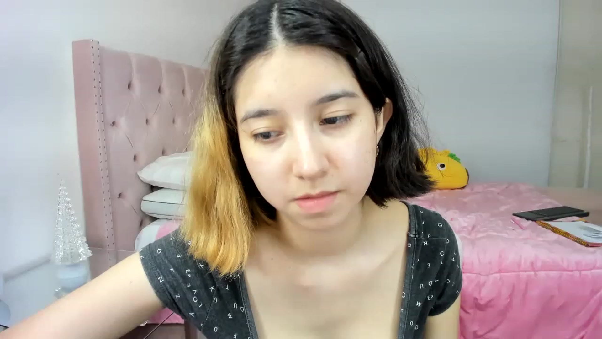 Gallery image thumbnail from Cherrycute666's myfreecams stream on, 12/01/2022, 01:06 image 10 of 20