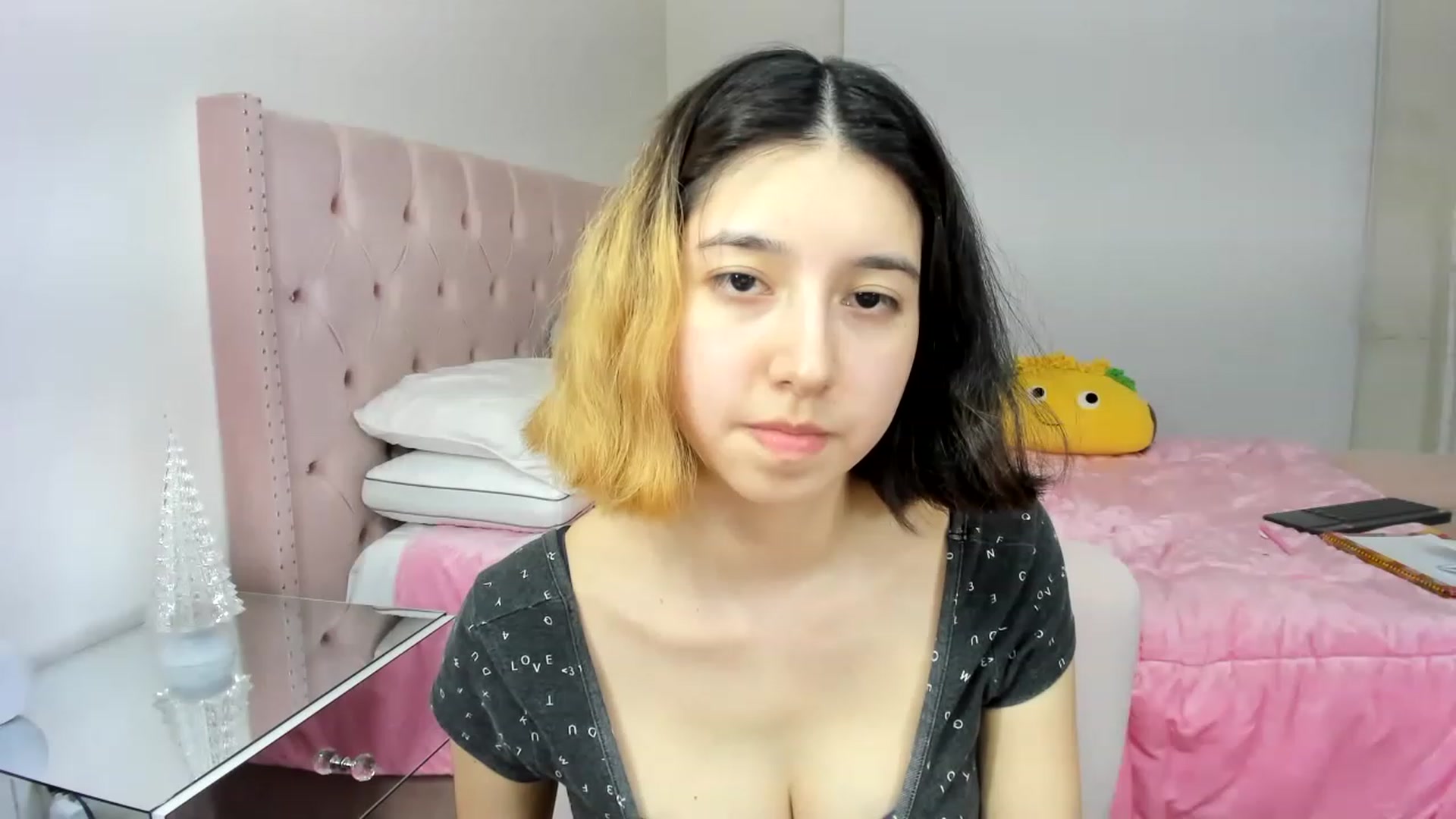 Gallery image thumbnail from Cherrycute666's myfreecams stream on, 12/01/2022, 01:06 image 7 of 20
