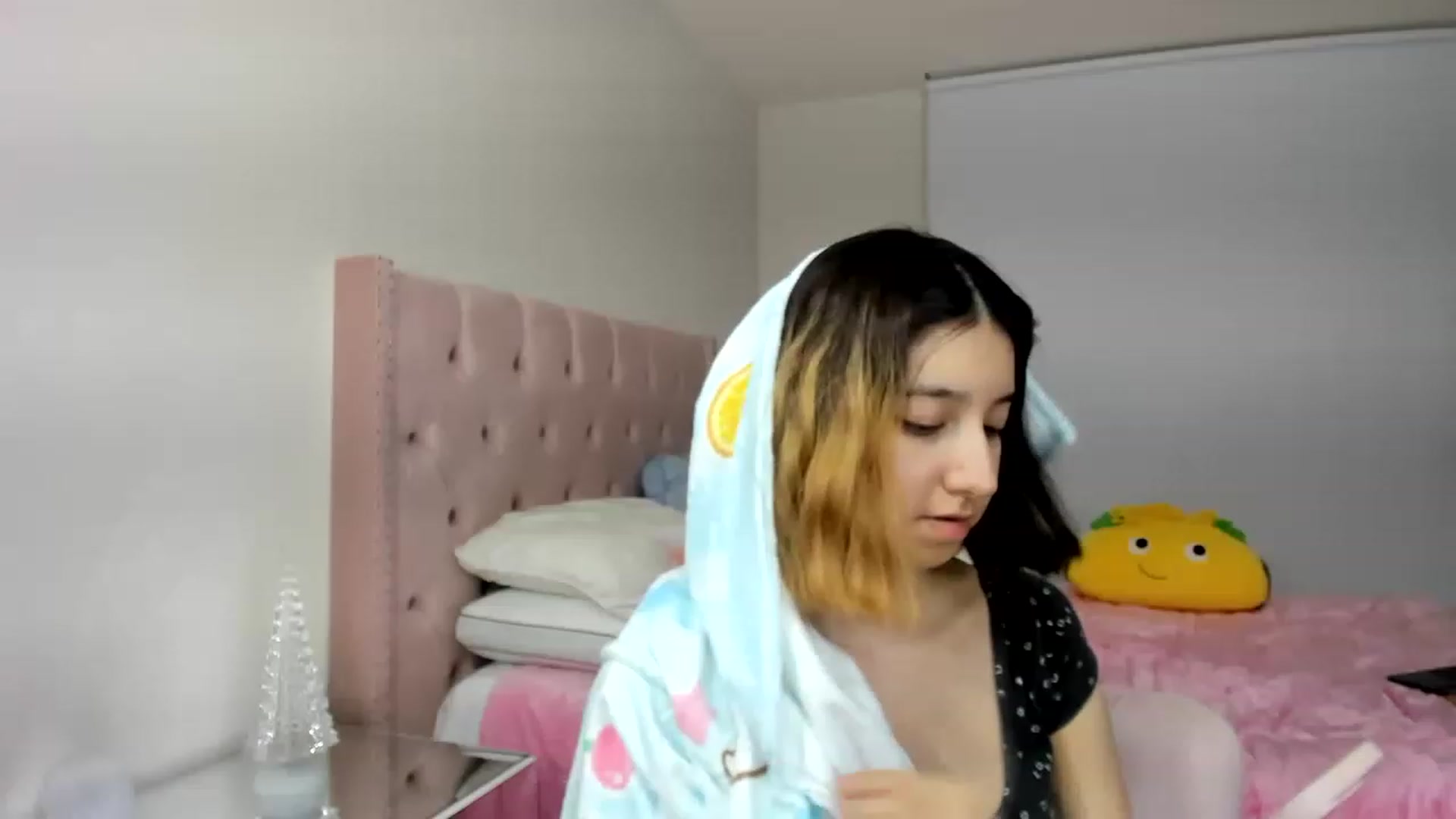 Gallery image thumbnail from Cherrycute666's myfreecams stream on, 12/01/2022, 01:06 image 20 of 20