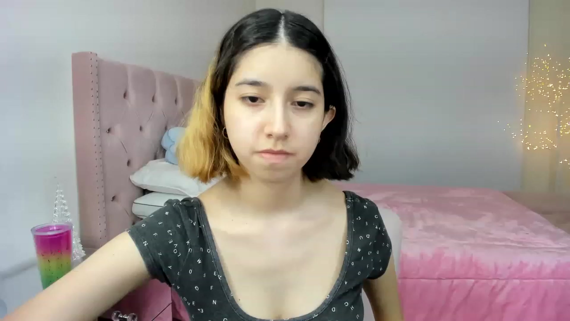 Gallery image thumbnail from Cherrycute666's myfreecams stream on, 12/01/2022, 03:16 image 1 of 20