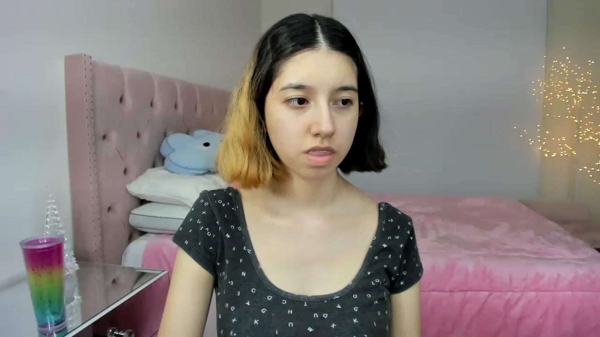 Gallery image thumbnail from Cherrycute666's myfreecams stream on, 12/01/2022, 03:16 image 8 of 20