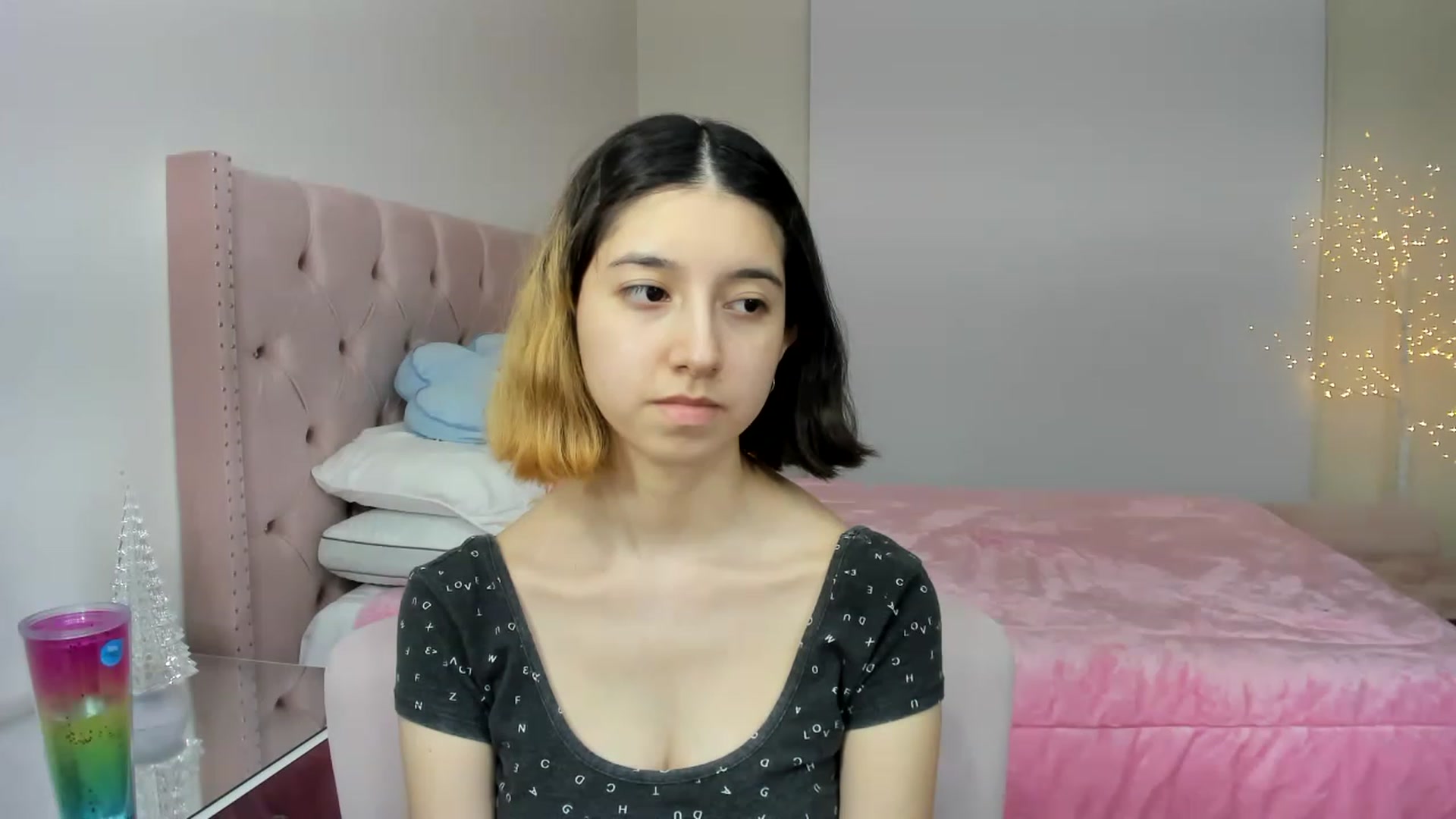 Gallery image thumbnail from Cherrycute666's myfreecams stream on, 12/01/2022, 03:16 image 18 of 20
