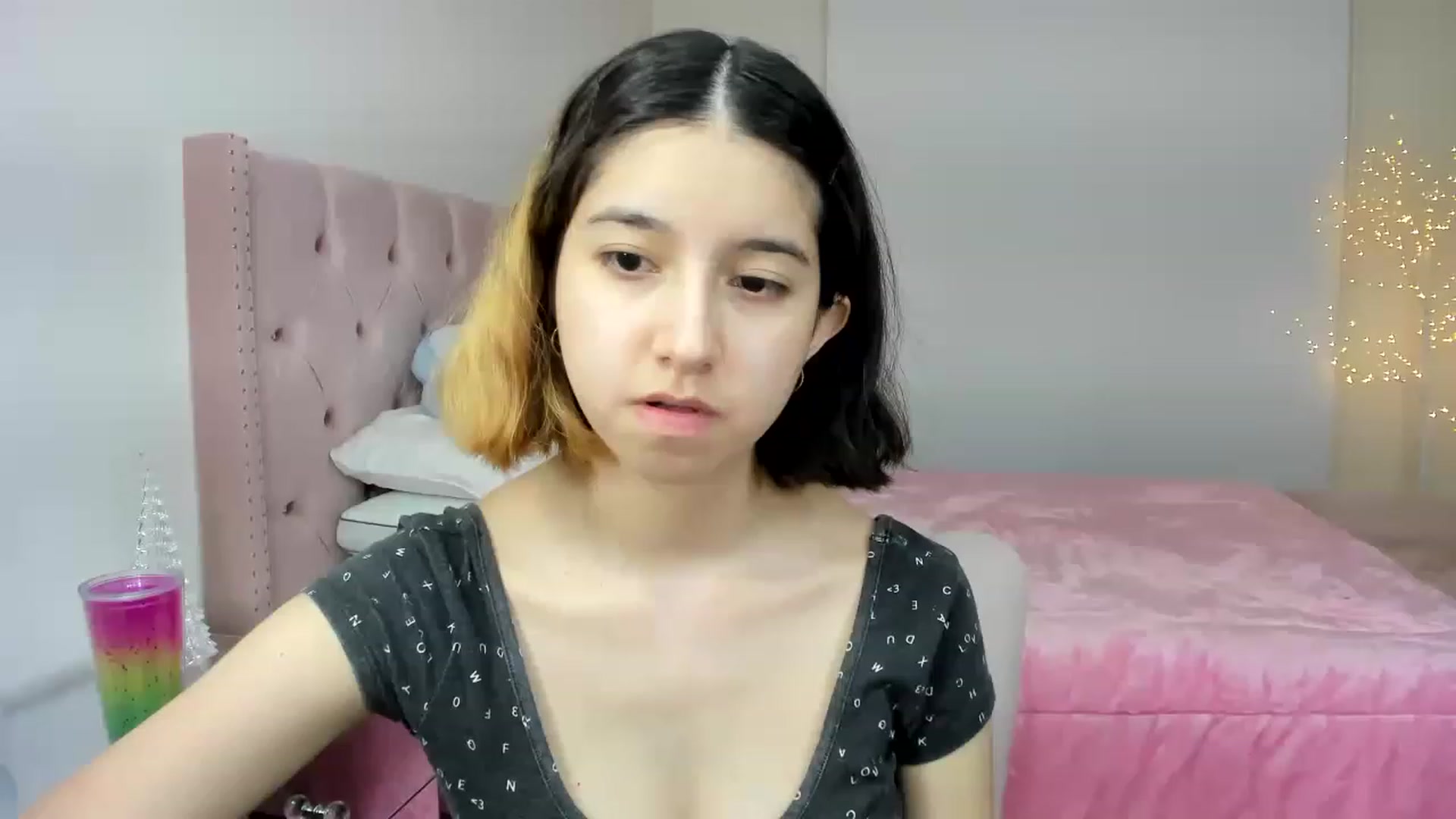 Gallery image thumbnail from Cherrycute666's myfreecams stream on, 12/01/2022, 03:16 image 3 of 20